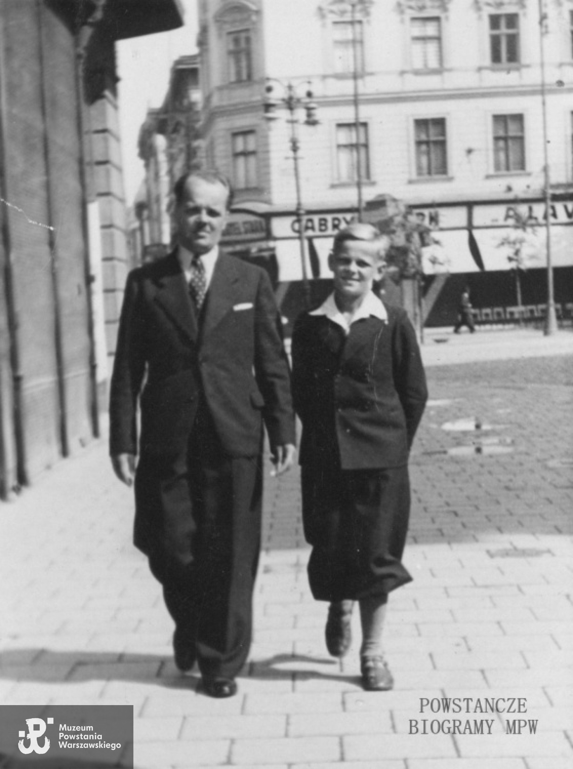 Tadeusz Trębicki z ojcem Henrykiem. Lwów, 26 czerwca 1938 roku. Zdjęcie z archiwum rodzinnego Marii Nestorowicz z domu Trębickiej.