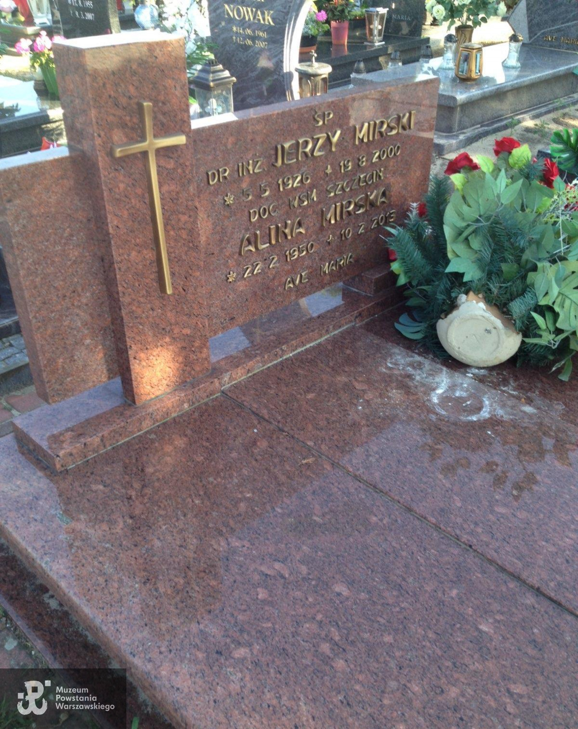 Fotografia nagrobka pobrana ze strony https://billiongraves.com/