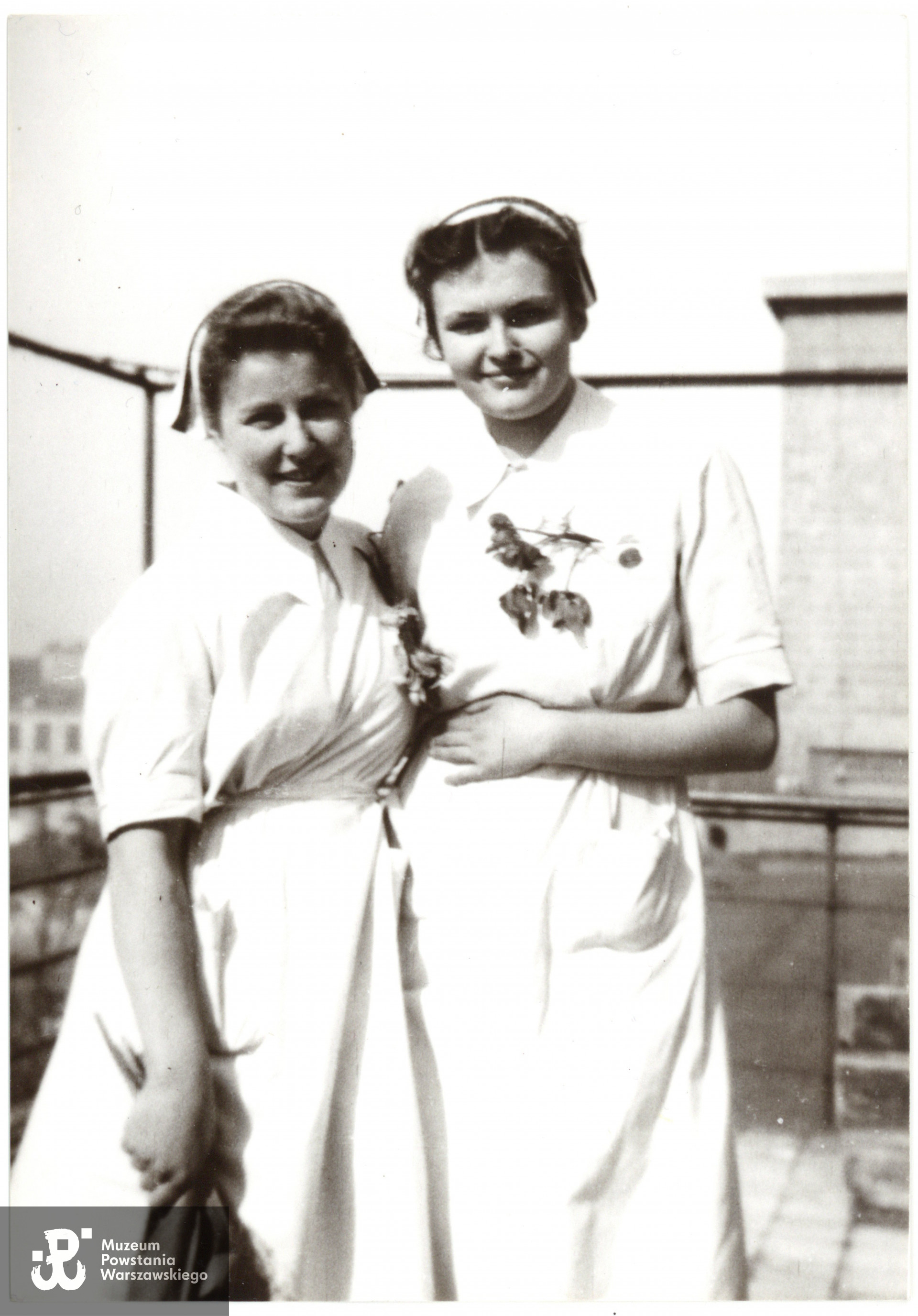 piel. Feliksa Tomaszewska ps. Elipsa, na zdjęciu po prawej. Fot. ze zbiorów rodzinnych, udostępnili p. Jacek Krzysztof Moskwa i p. Stanisław  Piotr Moskwa, synowie. Skany wykonano w Muzeum Powstania Warszawskiego, 03/2024