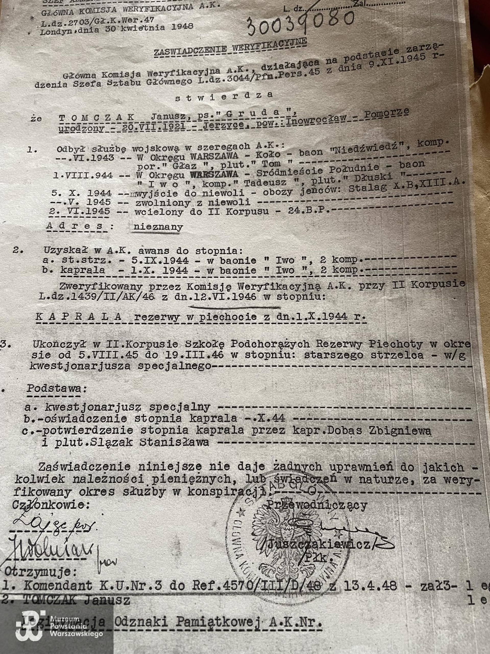 Zaświadczenie weryfikacyjne Głównej Komisji Weryfikacyjnej AK w Londynie z dn. 30.04.1948. Nadesłała p.  Shona Campbell, wnuczka Janusza Tomczaka