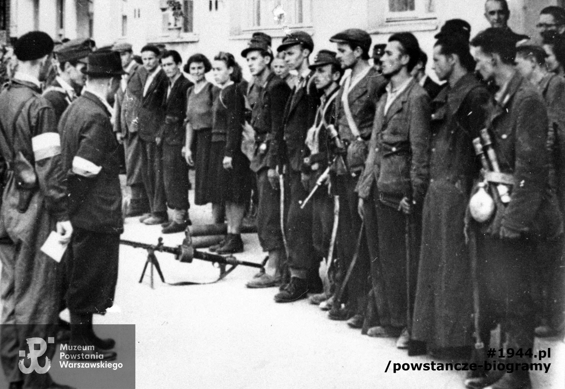 Zdjęcie filmowe z Powstania Warszawskiego autorstwa Romana Banacha ps. "Świerk". Ze zbiorów Muzeum Powstania Warszawskiego