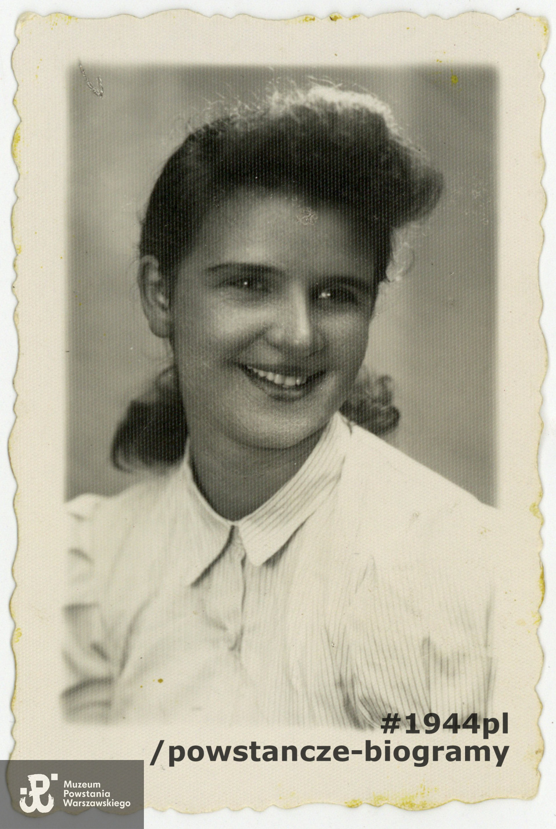 Wacława Godzisz - Jurczakowska (1925-2019). Fotografia  portretowa wykonana w 1944 roku niedługo przed Powstaniem - ze zbiorów Muzeum Powstania Warszawskiego, P/6698