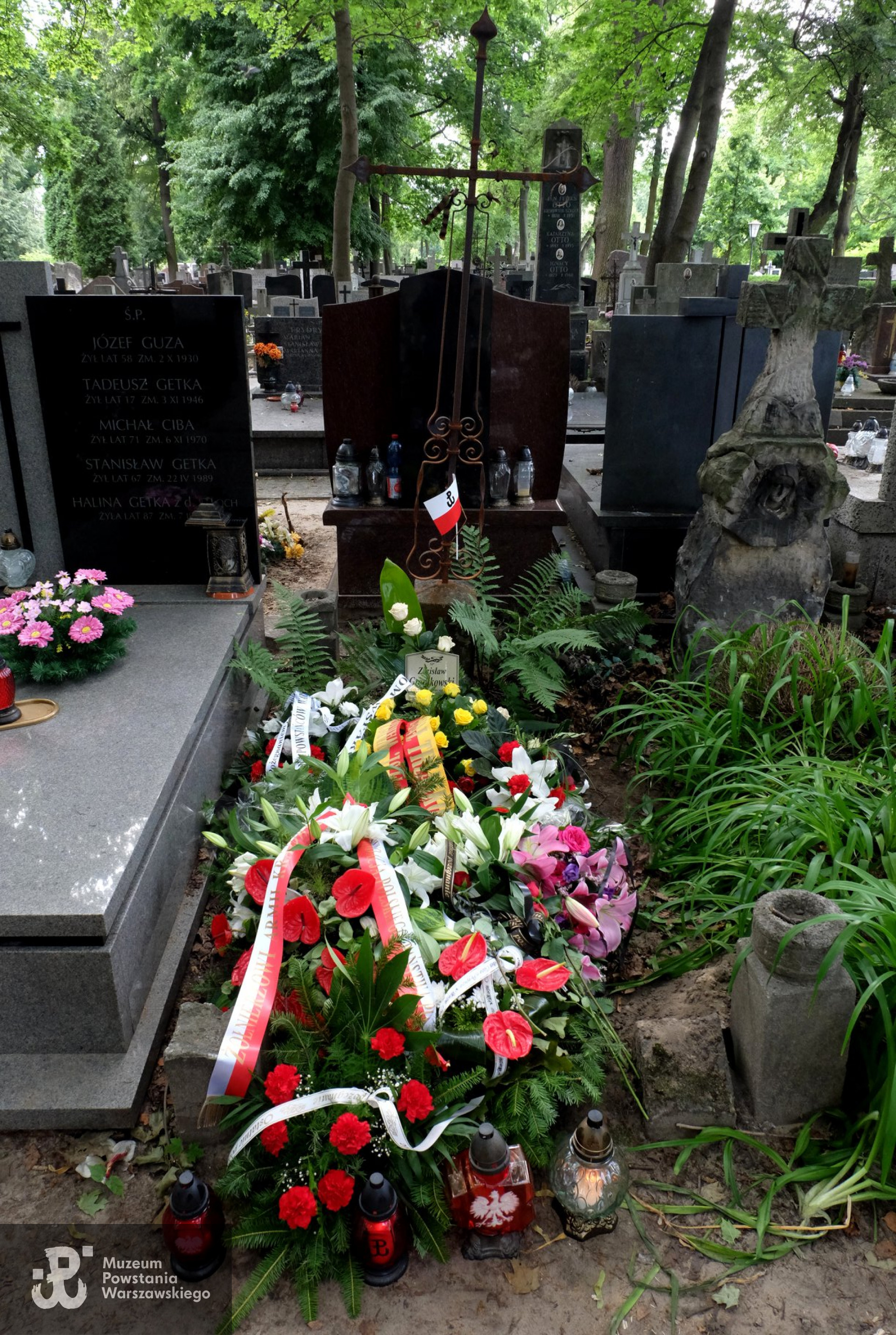 Mogiła na Cmentarzu Bródnowskim w Warszawie. Autorem zdjęcia jest p. Mateusz M. Opasiński