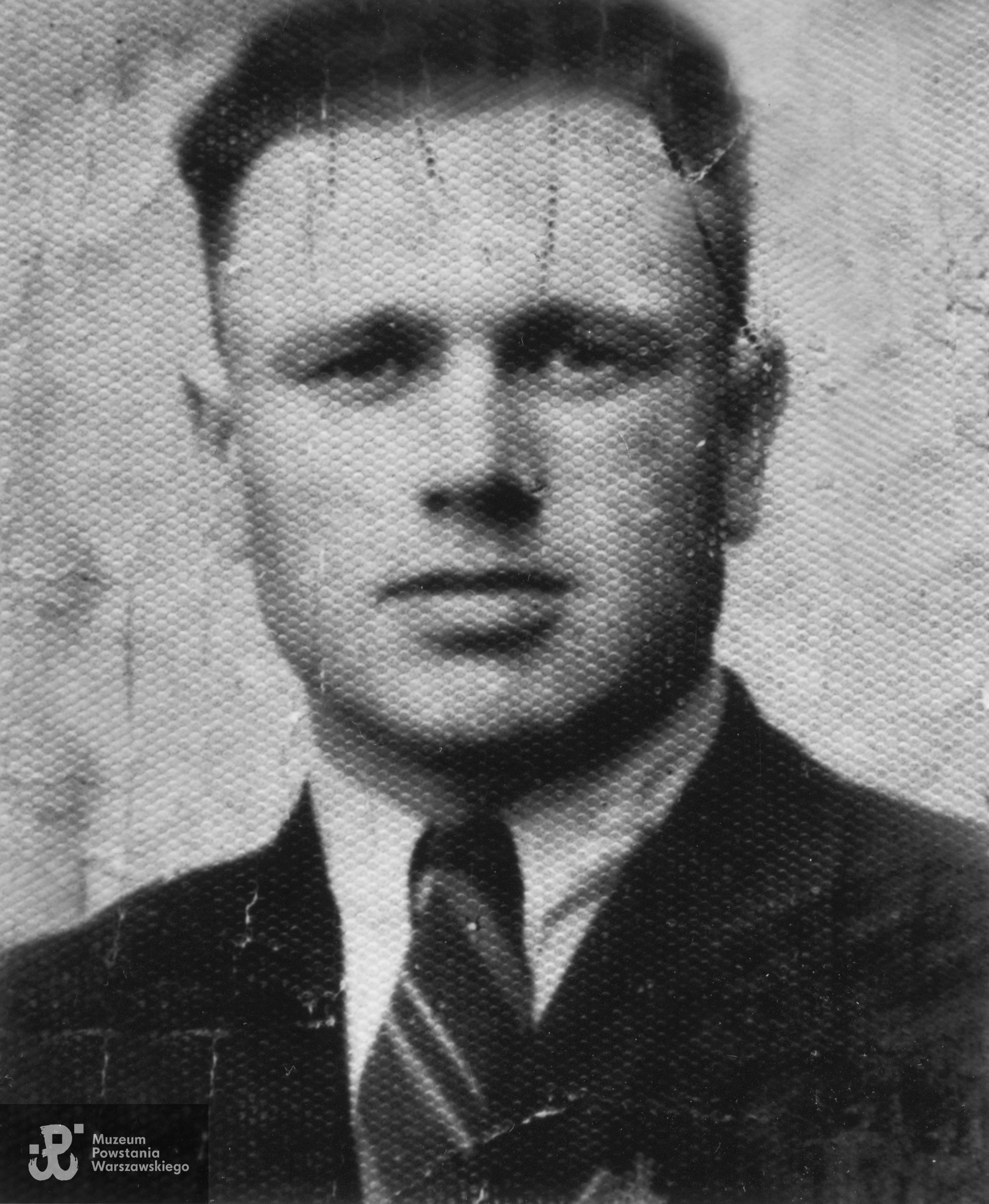 Piotr Sierawski "Trzeciak" (1923-2023). Fot. ze zbiorów rodzinnych. Skany wykonano w Muzeum Powstania Warszawskiego - Pokój Kombatanta, marzec 2022.
