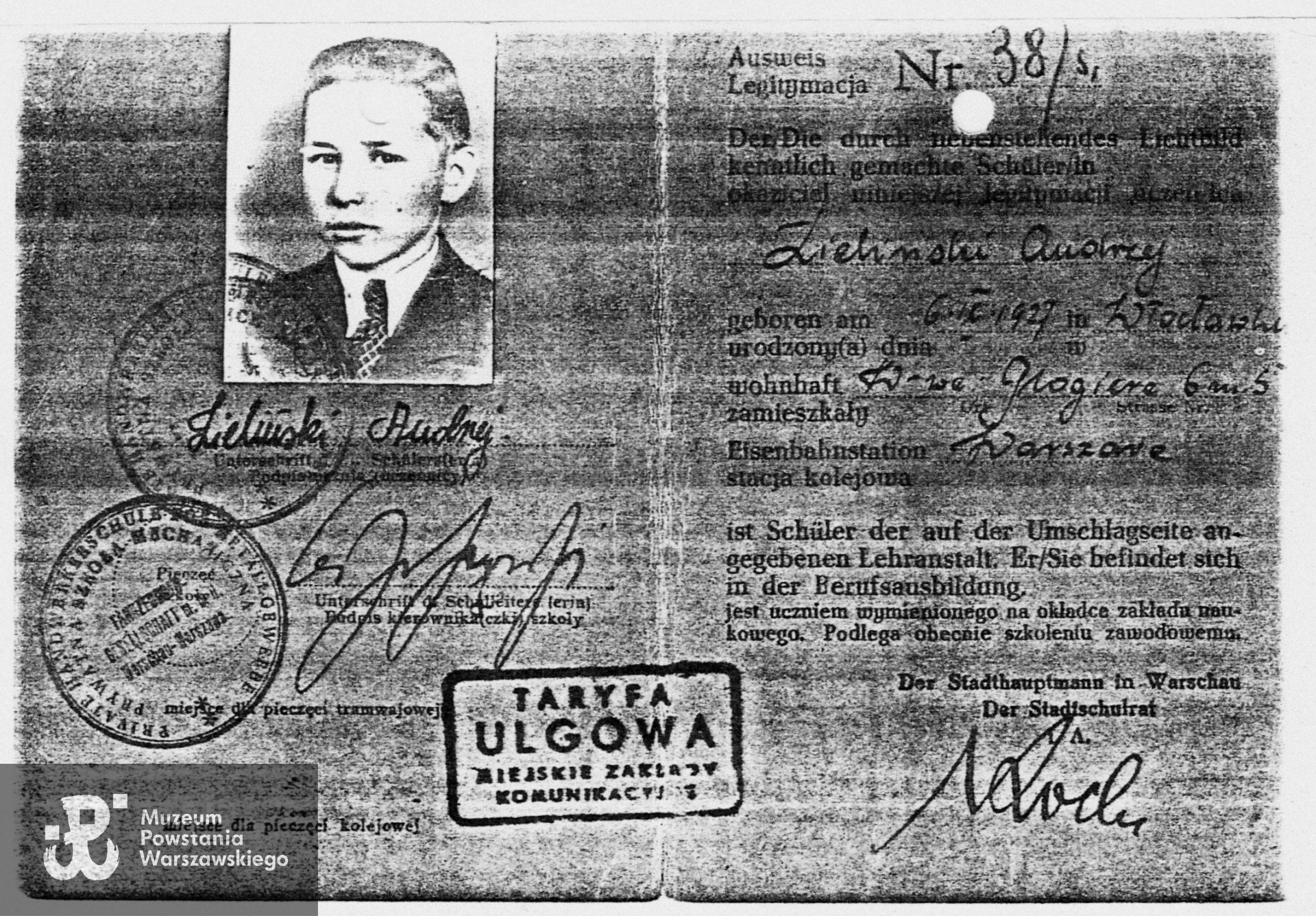 Kserokopa legitymacji szkolnej z okresu okupacji niemieckiej. Źródło: Muzeum Powstania Warszawskiego, Teczki personalne uczestników Powstania Warszawskiego: Zieliński Andrzej Michał "Jędrek", zasób Pokoju Kombatanta MPW