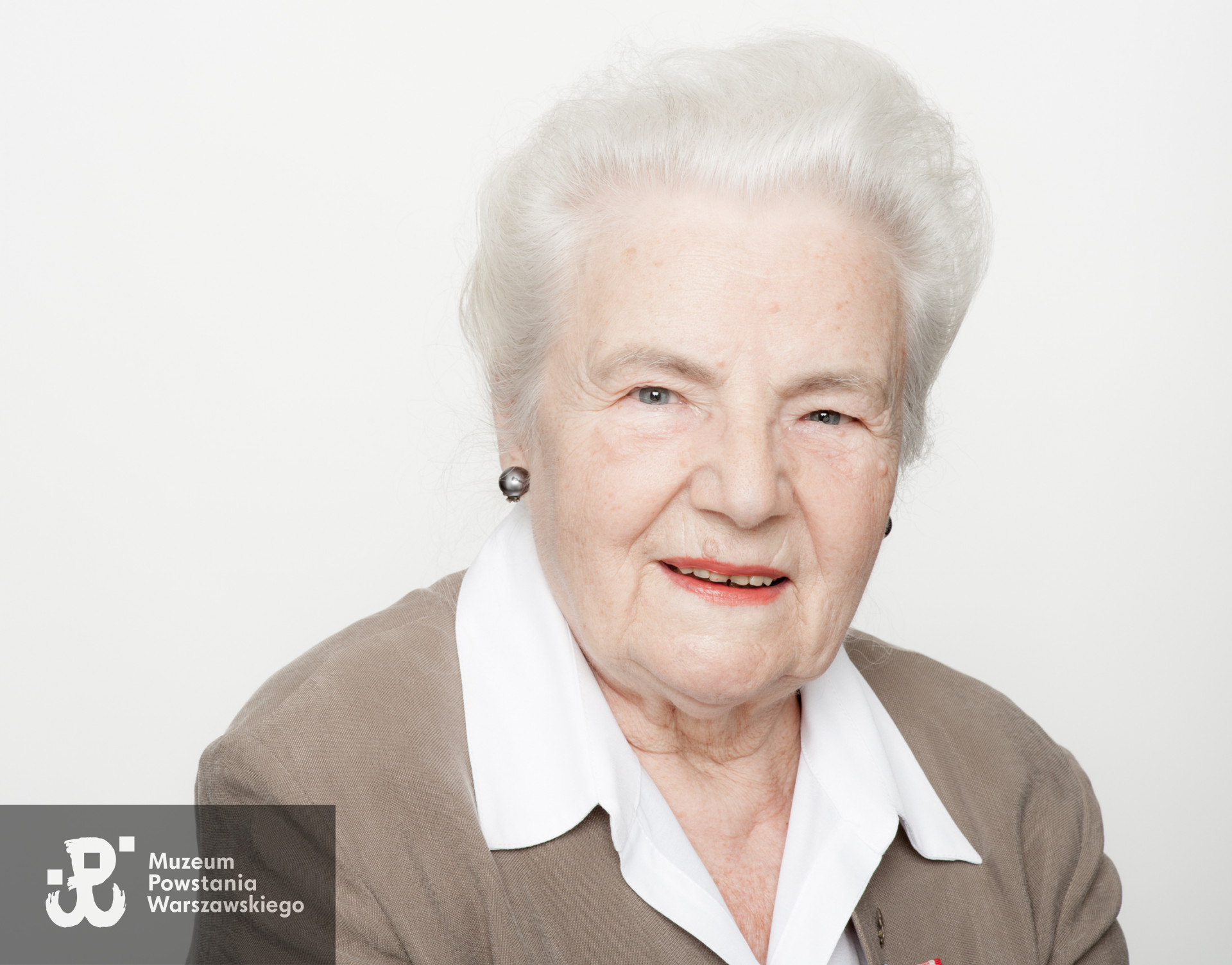Barbara Cesarska z domu Bagińska. Zdjęcie z serii portretów Powstańców Warszawskich wykonanych w ramach projektu "1944/70/2014" realizowanego przez grupę WWPHOTO dla uczczenia 70. rocznicy wybuchu Powstania Warszawskiego. Muzeum Powstania Warszawskiego, 22.07-04.08 2013.