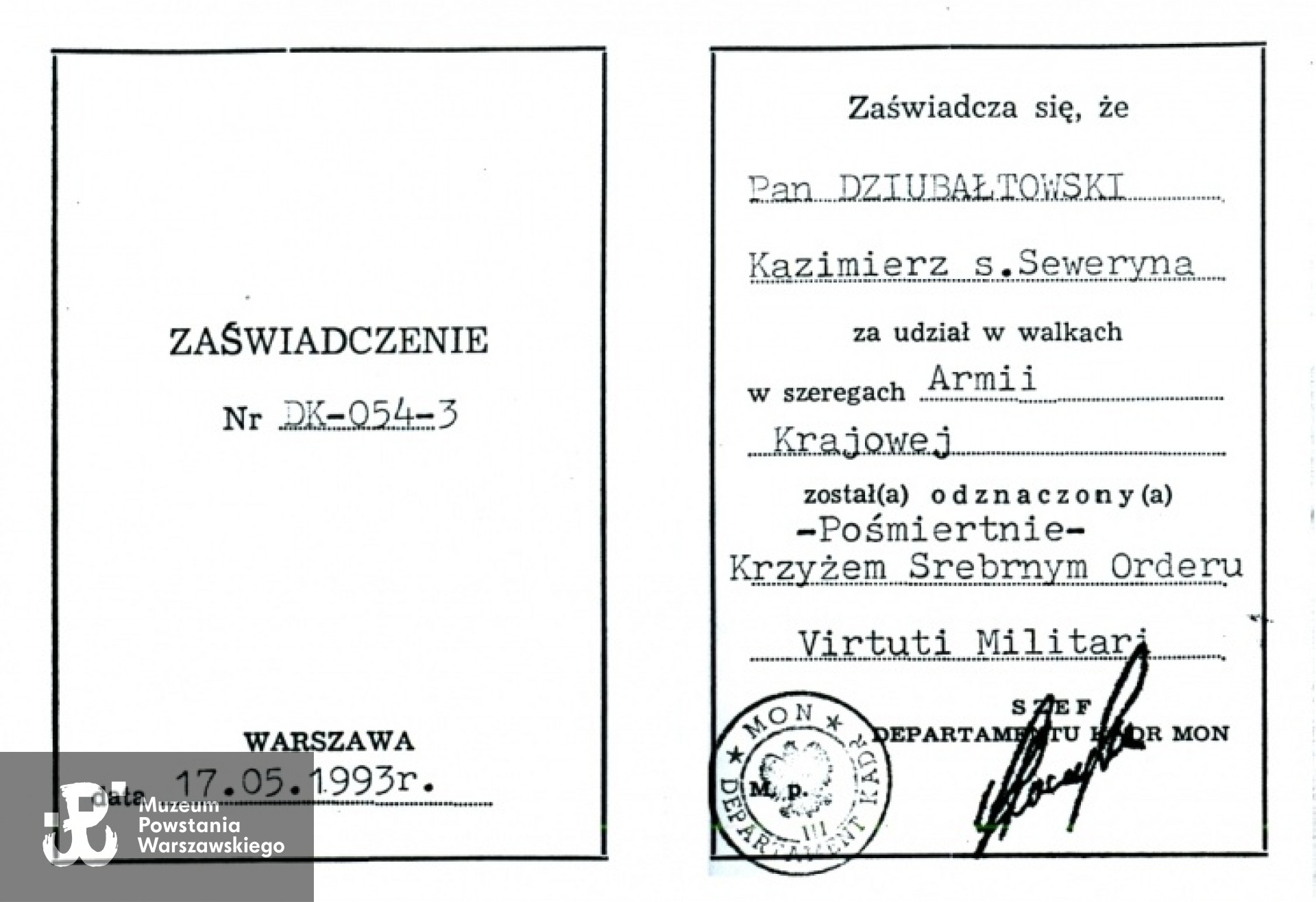 Pośmiertne odznaczenie Krzyżem Srebrnym Orderu Virtuti Militari. Ze zbiorów Joanny Dziubałtowskiej Miernik.