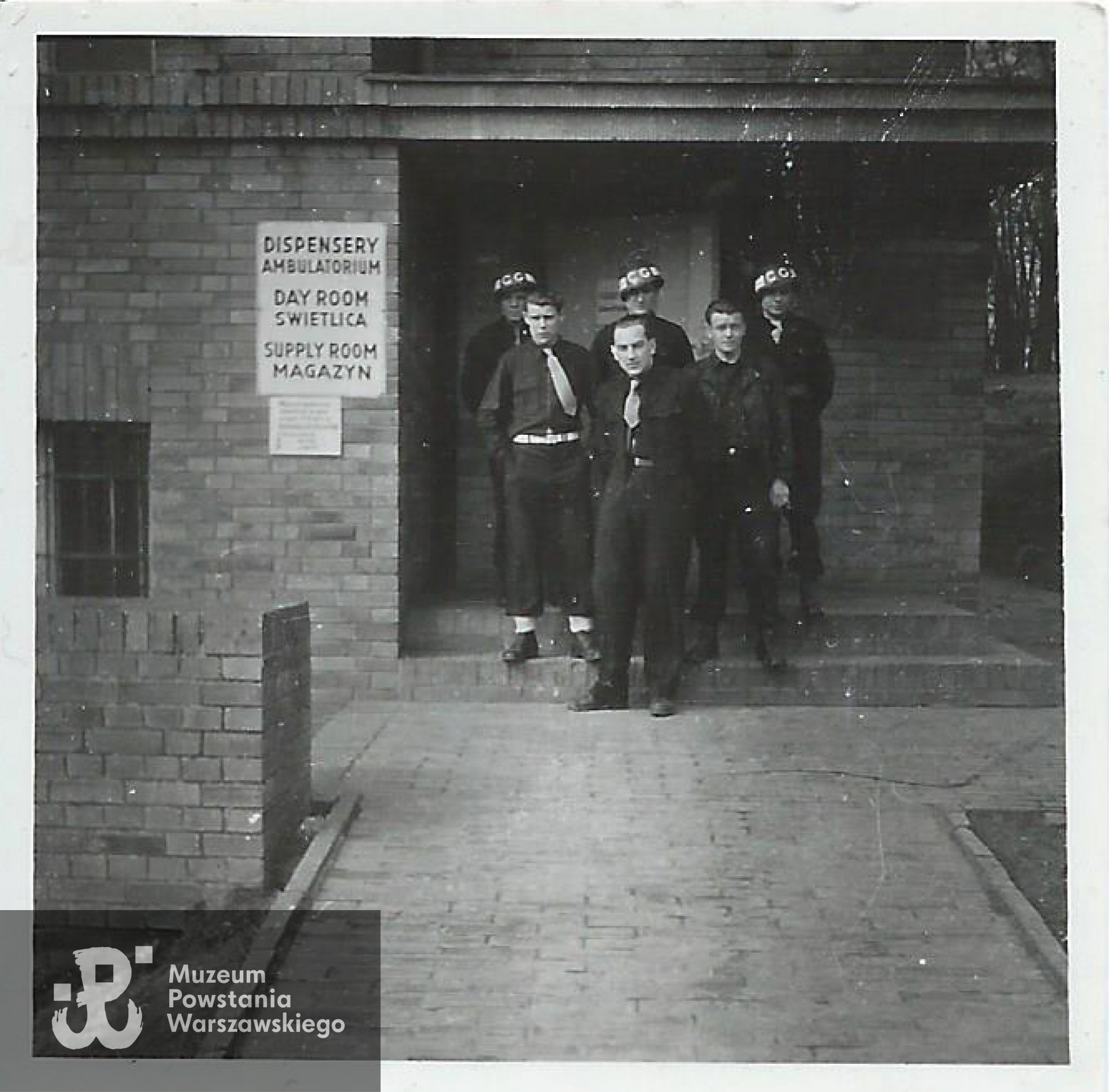 Niemcy, 1946. Tadeusz Woźniak widoczny po prawej. Fot. ze zbiorów rodzinnych p. Adama Woźniaka.