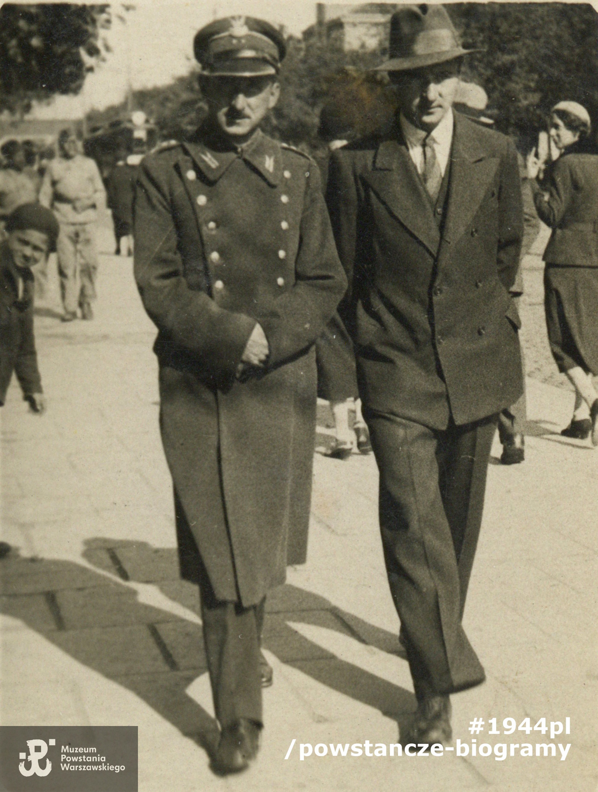 Antoni Ogulewicz ( z lewej) z mężczyzną NN. Fot. ze zbiorów rodzinnych, udostępniona przez  p. Ryszarda Pijarczyka.