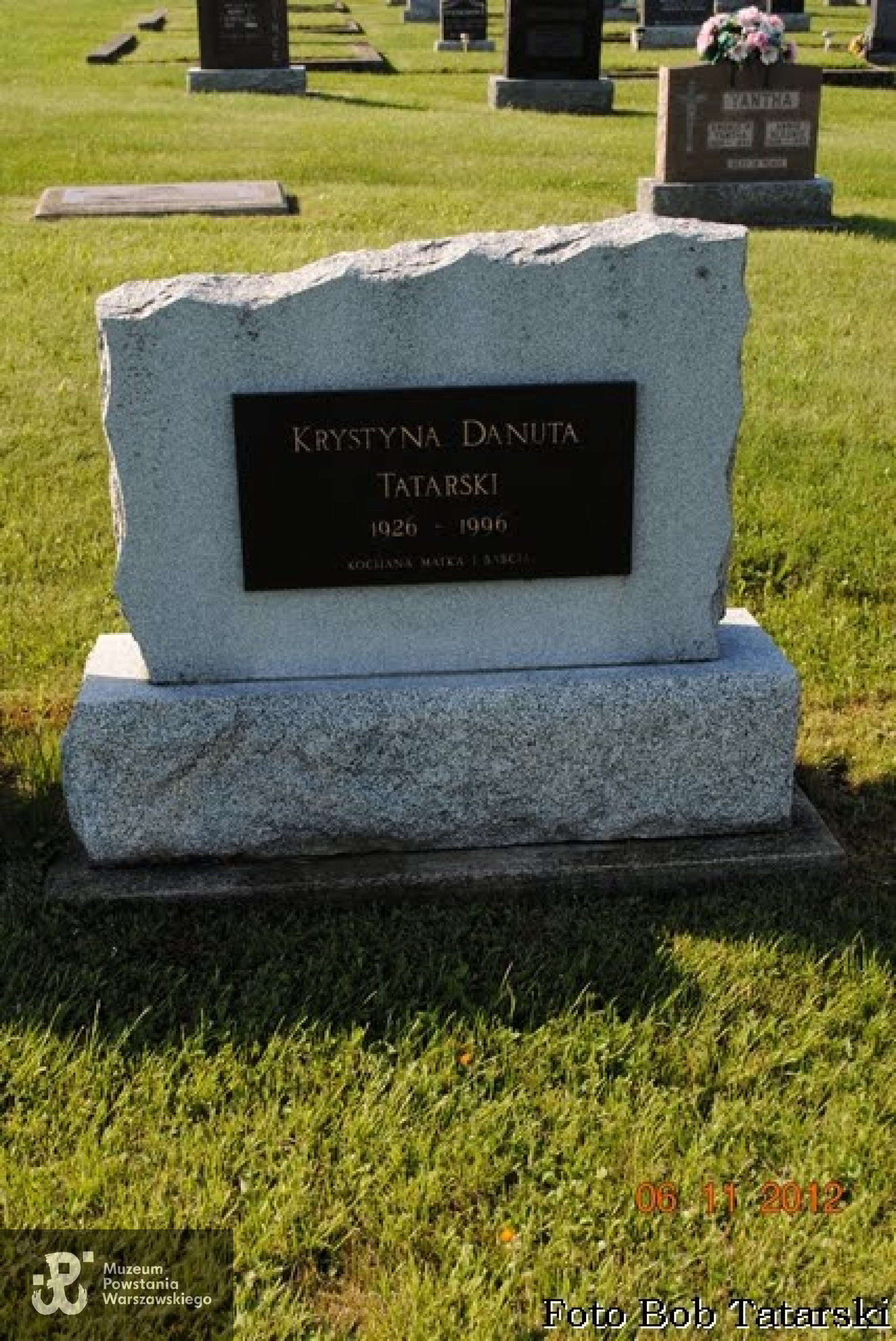 Mogiła Cmentarz przy Kościele pw. Matki Boskiej Królowej Polski, Wilno, Ontario, Kanada. Fot. Bob Tatarski, 2012.