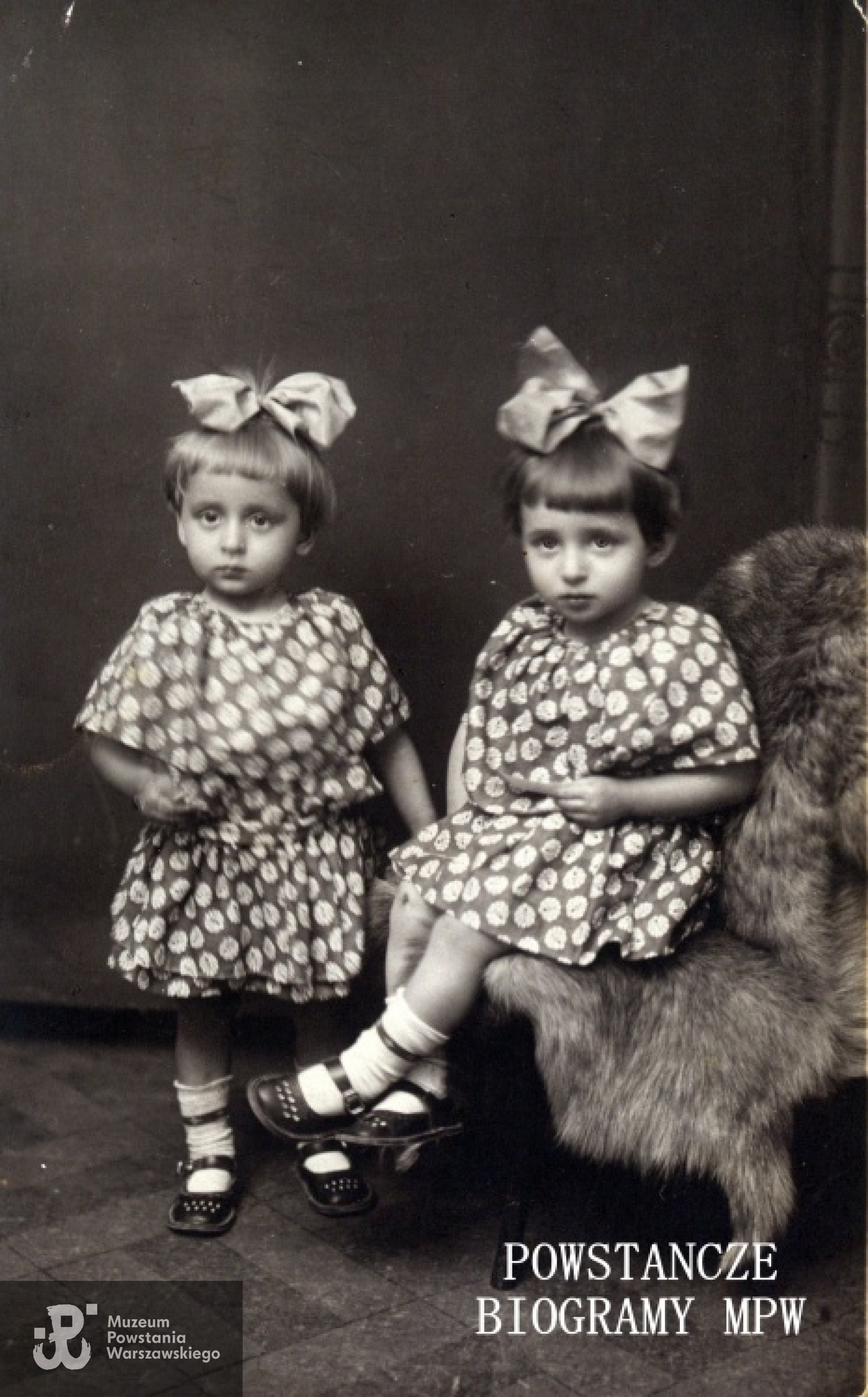 Siostry Szymańskie w dzieciństwie. Fot. z archiwum rodzinnego Ireny Kosyl z d. Godlewskiej