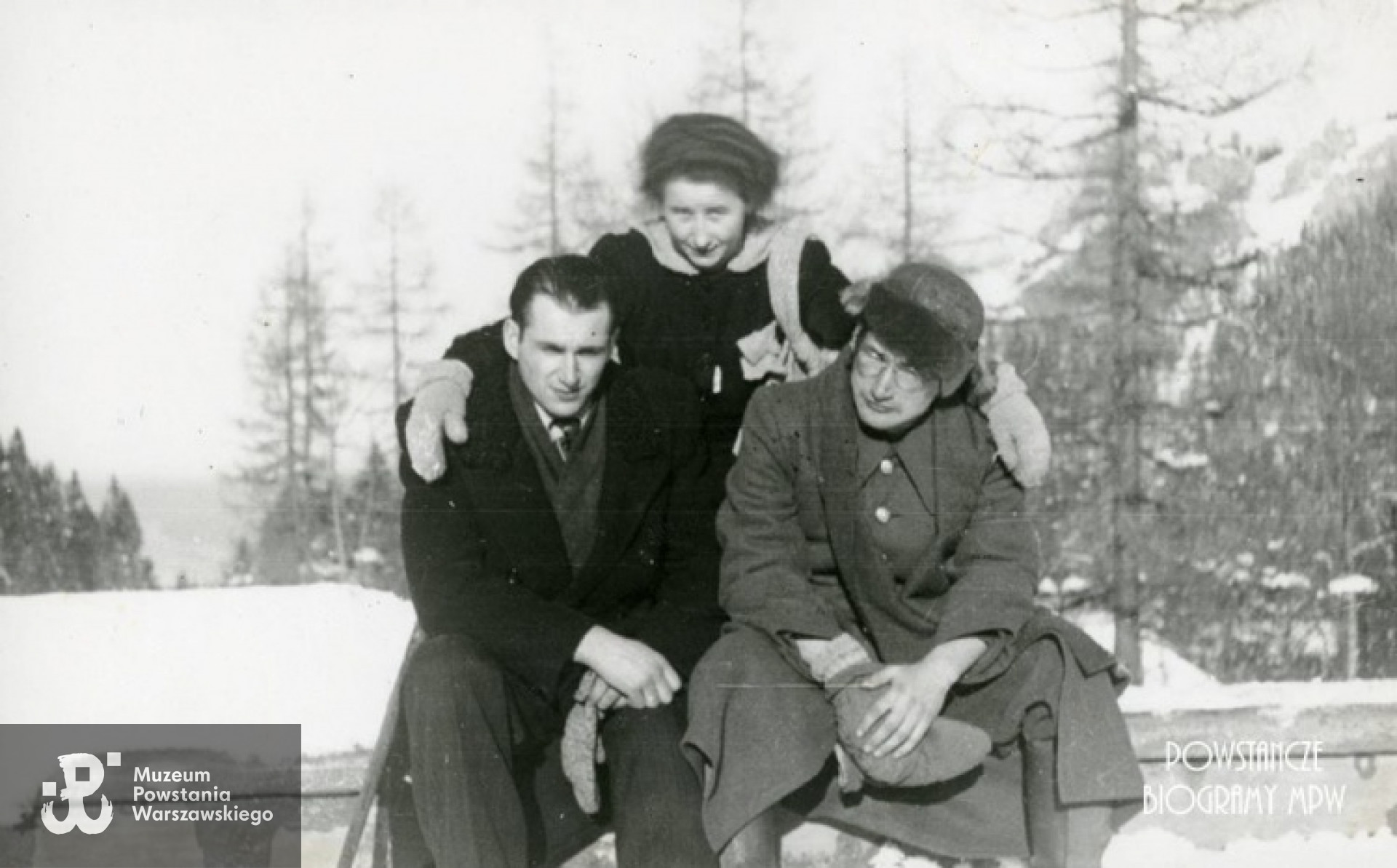 Zjazd "Zośki" w Zakopanem, grudzień 1945 r. Od lewej: "Kruszynka", "Kapralinka" i "Wiktor". Fot. udostępnione przez Mariusza Olczaka.
