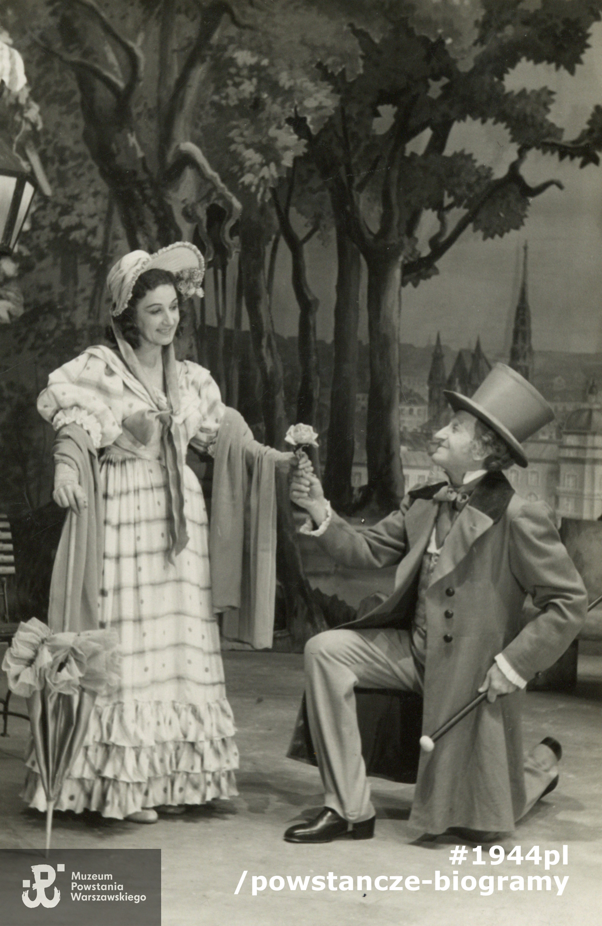 Maria Gabryłowicz na scenie. Fotografia z archiwum rodzinnego  p. Magdaleny Gabryłowicz