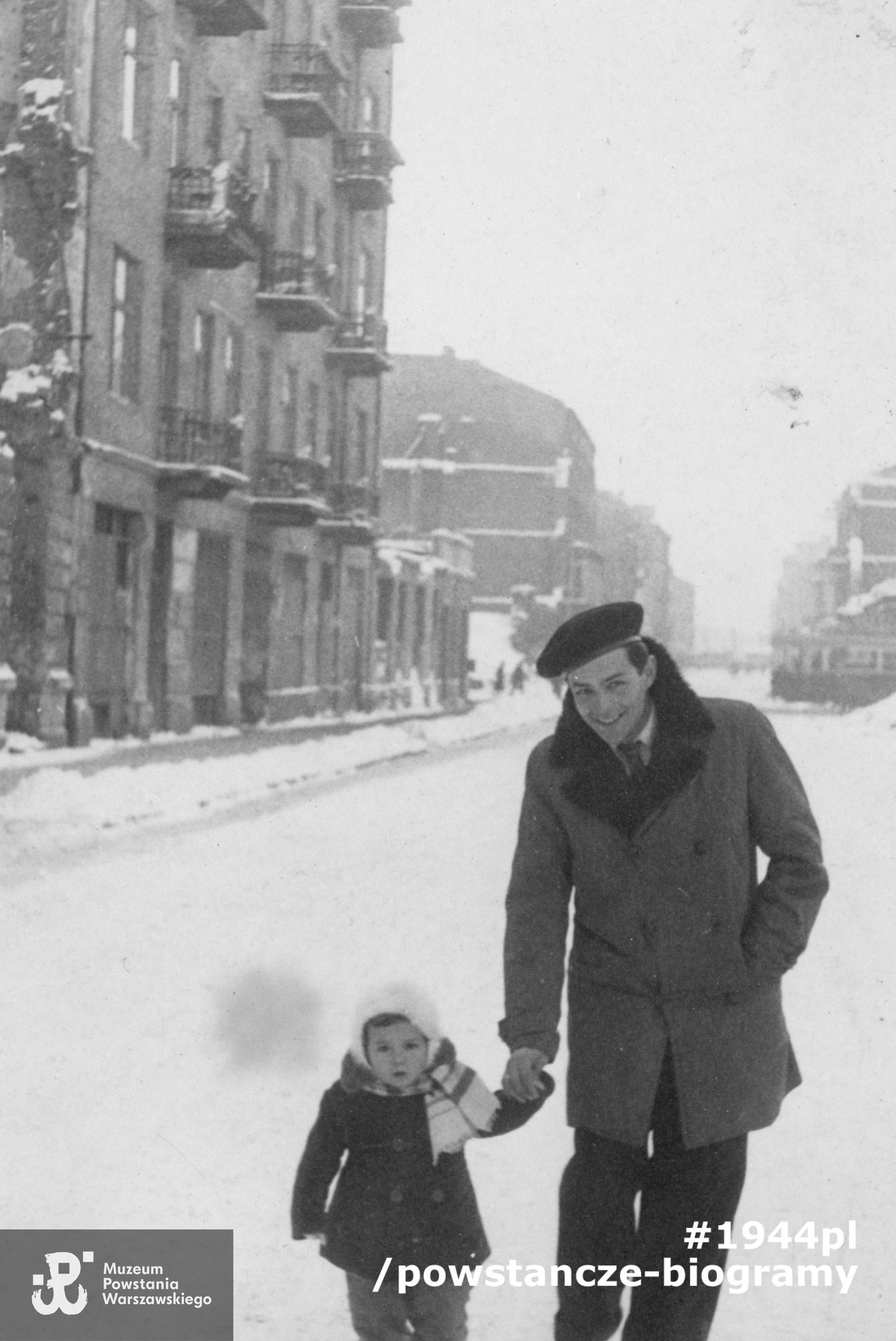 Fotografia powojenna. Jerzy Naumowski w Warszawie na ul. Pańskiej w roku 1952. Fot. z archiwum rodzinnego  p. Lecha Naumowskiego