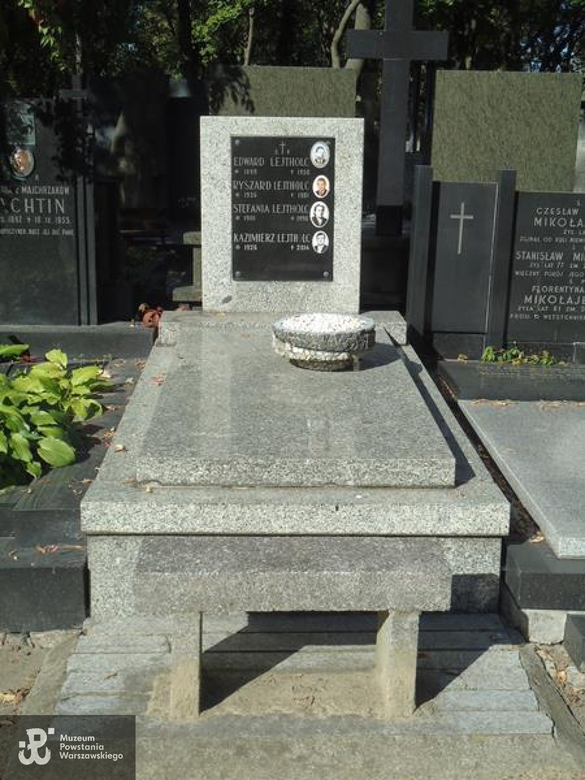 Fot. Warszawskie Zabytkowe Pomniki Nagrobne:  <i>cmentarze.um.warszawa.pl</i>