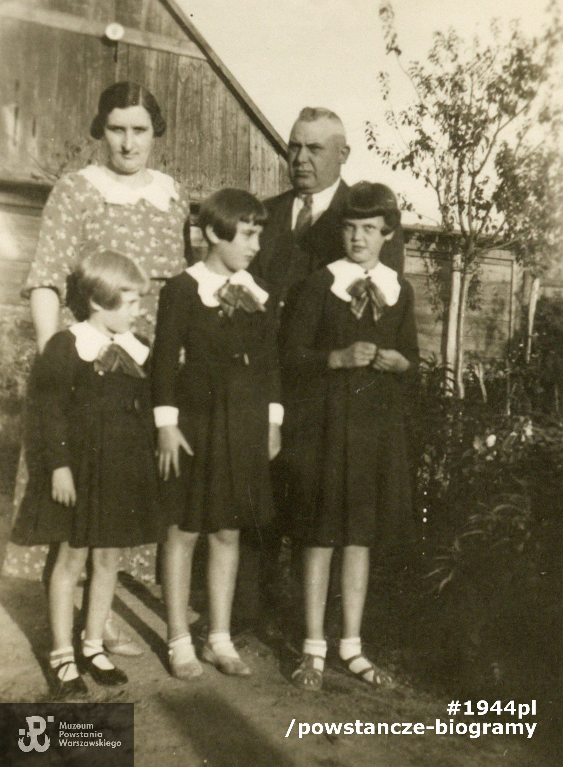 Brześć Kujawski, Pelagia i Wałdysław Pawłowscy z córkami Marią (z lewej), Barbarą (w środku) i Haliną (z prawej). Fot. ze zbiorów rodzinnych, udostępniła p. Agnieszka Pawłowska
