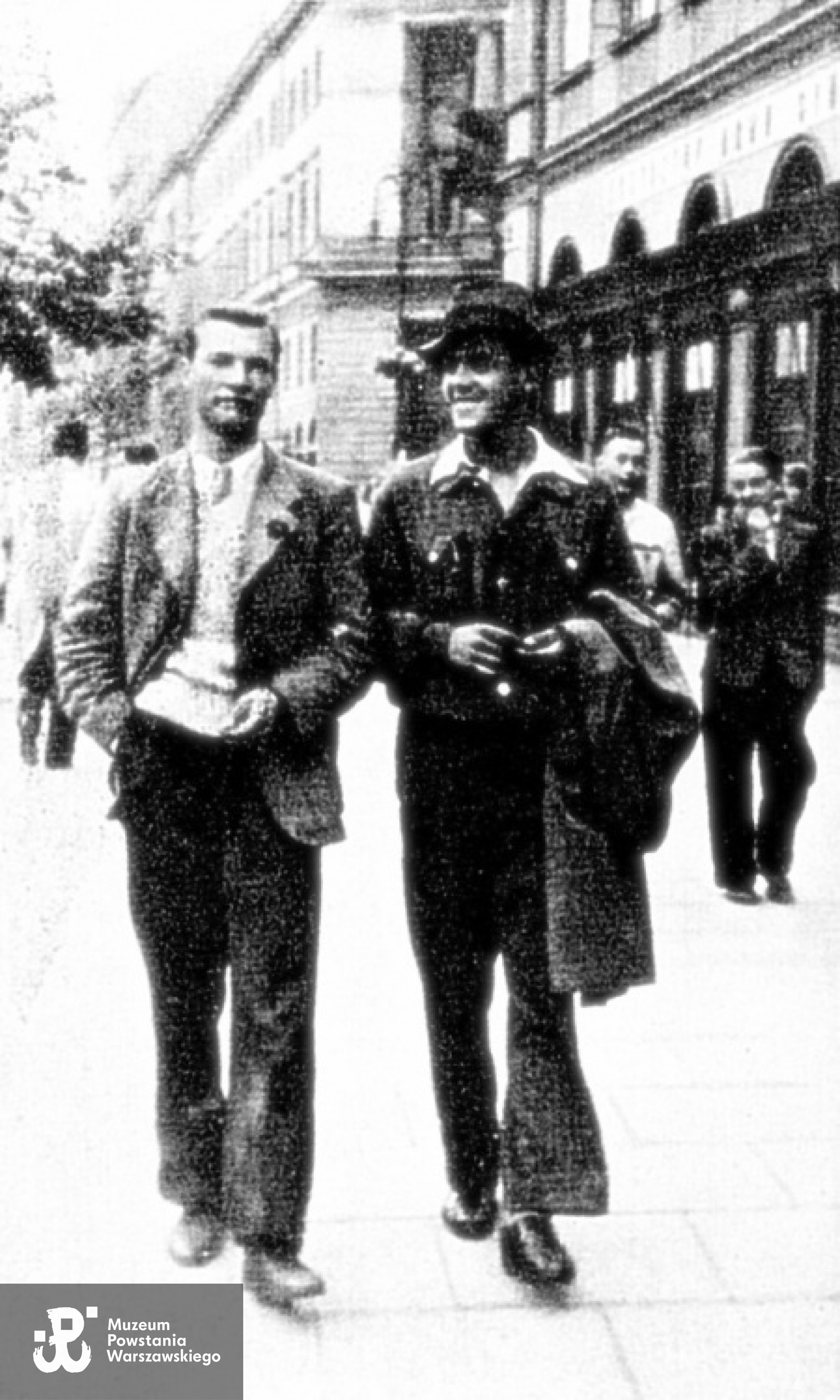 „Cyklon” (Zbigniew Stanisław Dąbrowski) i „Burza” (Kazimierz Łukasiak) przed Powstaniem na ulicach Warszawy.