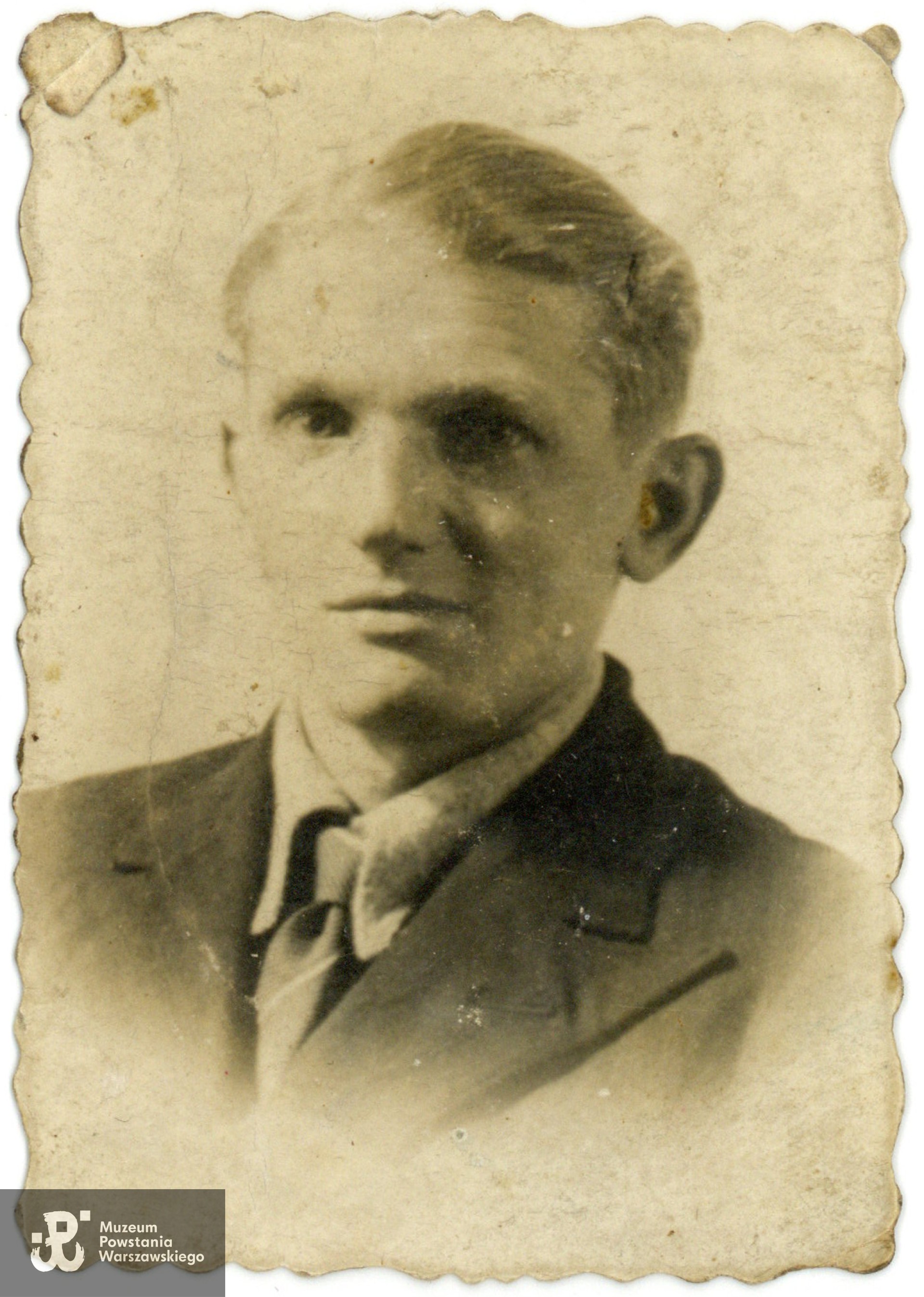 Fotografia powojenna, lata 1947-1948. Fot. ze zbiorów rodzinnych, udostępniła p. Magdalena Szydłowska, wnuczka Powstańca. Skany wykonano w Muzeum Powstania Warszawskiego, 04/2025