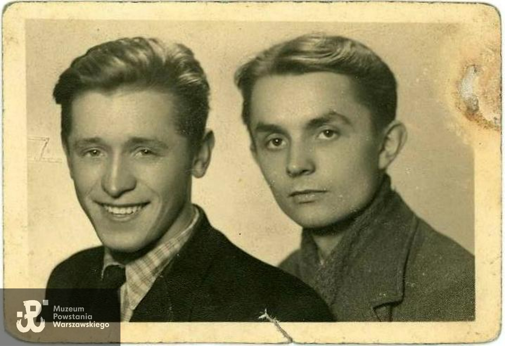 Rok 1943 lub 1944.  "Kot" na zdjęciu po lewej. Obok kolega Władysław Rutkowski (zaginął podczas Powstania Warszawskiego). Fot. archiwum rodzinne.