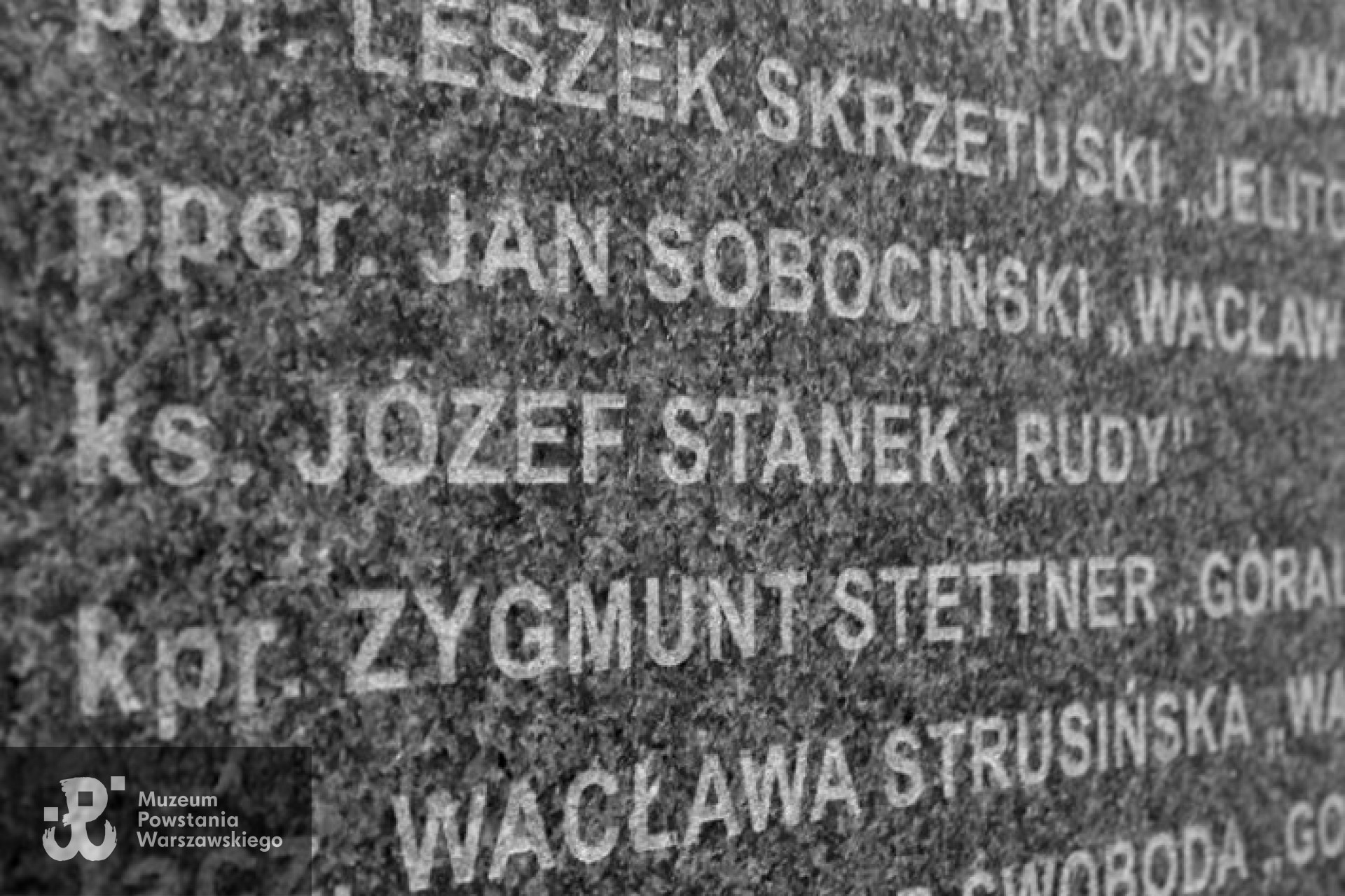 Mur Pamięci z upamiętnionym ks. J. Stankiem. Fot. MPW