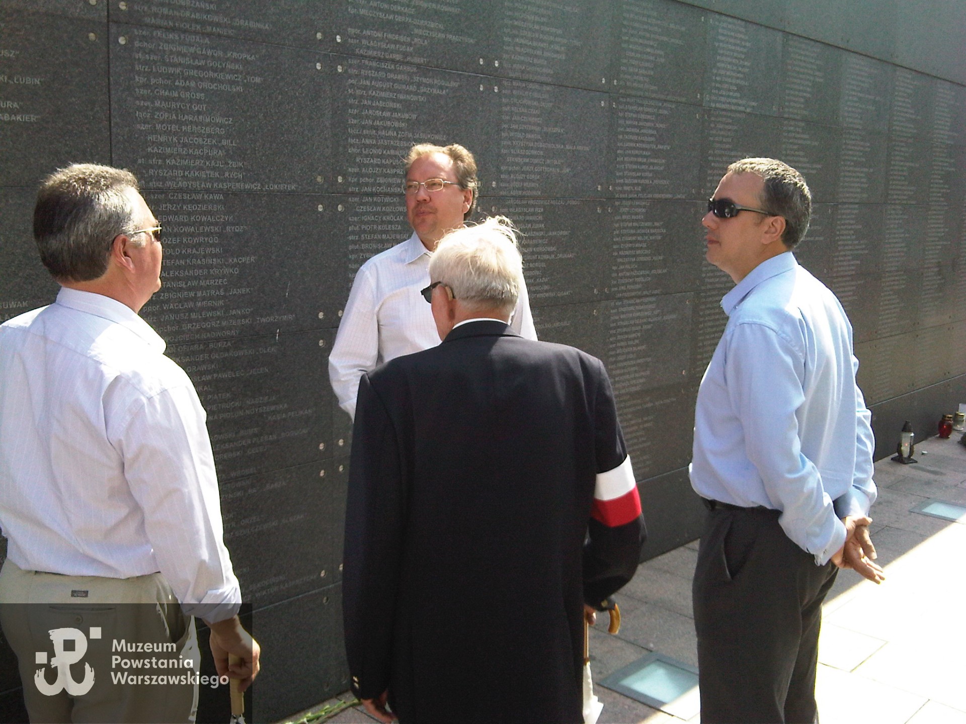 Eugeniusz Roman Gawor "Gołąbek" w Warszawie, podczas obchodów 65. rocznicy wybuchu Powstania Warszawskiego w sierpniu 2009 r. Muzeum Powstania Warszawskiego - Mur Pamięci.  Fot. ze zbiorów rodzinnych, skan nadesłał syn, Krzysztof (Chris) Gawor. 