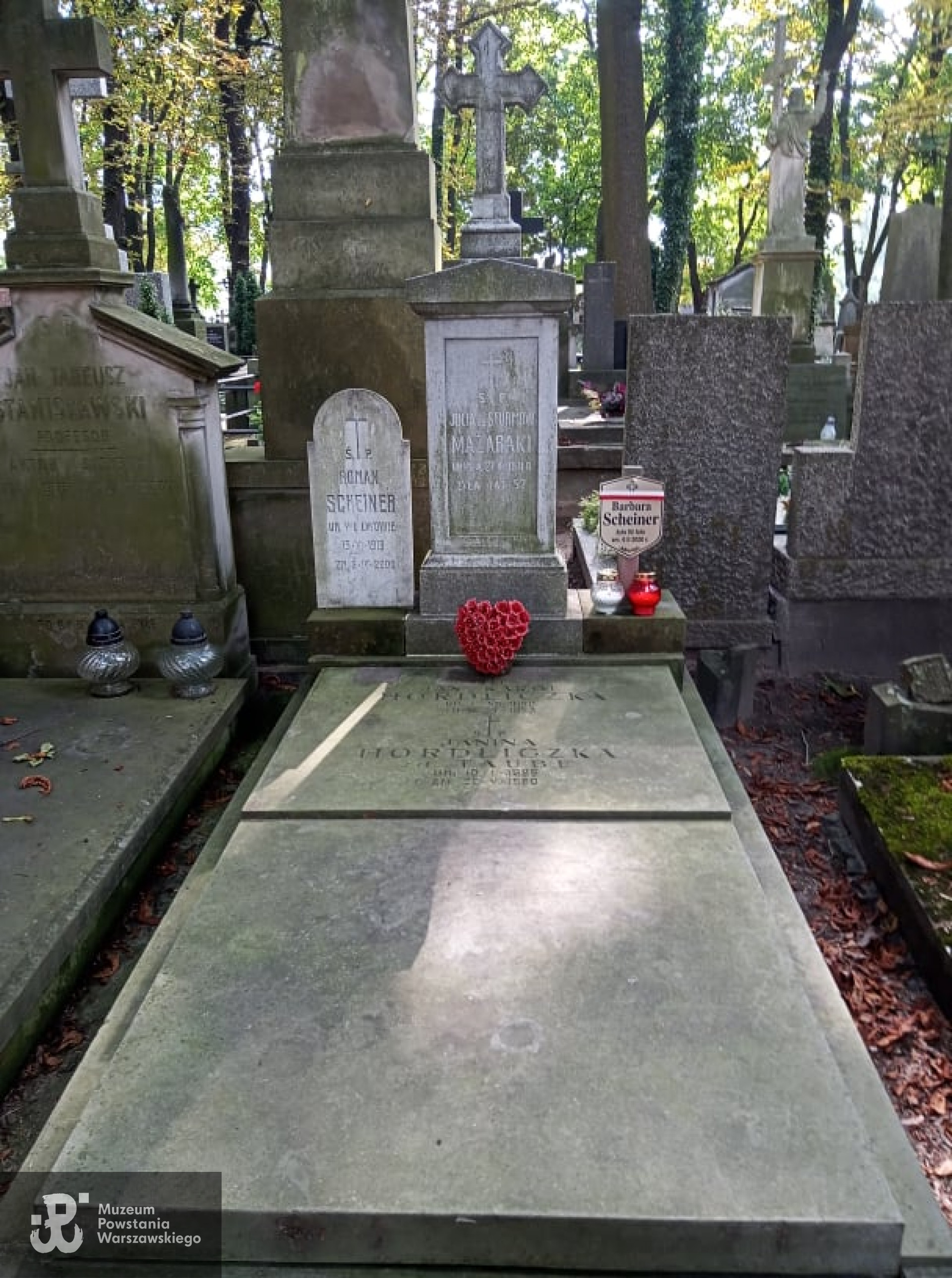 Stare Powązki w Warszawie. Fot. mogiły wykonane w lipcu 2021 roku nadesłał p. Piotr Kolenkiewicz