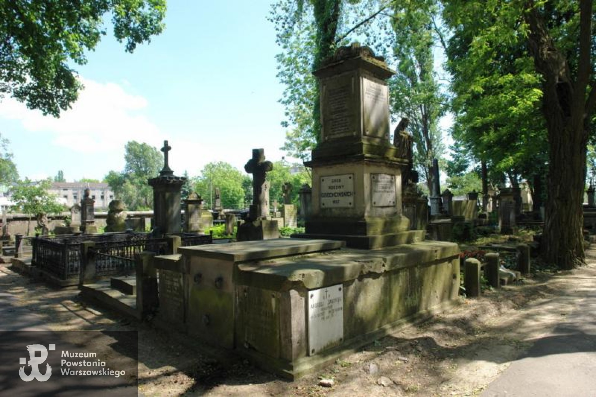 Cmentarz Powązkowski w Warszawie (Stare Powązki), Kwatera  156, rząd 6, miejsce 1-3