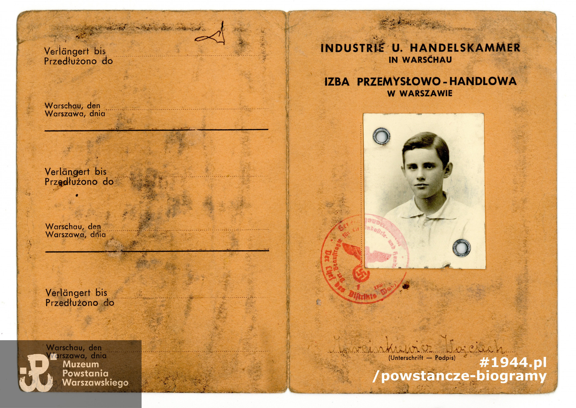 Zaświadczenie o zatrudnieniu (Ausweis) - dokument wystawiony w czasie okupacji przez Izbę Przemysłowo-Handlową w Warszawie, potwierdzający zatrudnienie Wojciecha Marcinkiewicza na stanowisku sprzedawcy w sklepie galanteryjnym w Pruszkowie. Ze zbiorów Muzeum Powstania Warszawskiego, sygn. P/4991/06, dar p. Wojciecha Marcinkiewicza