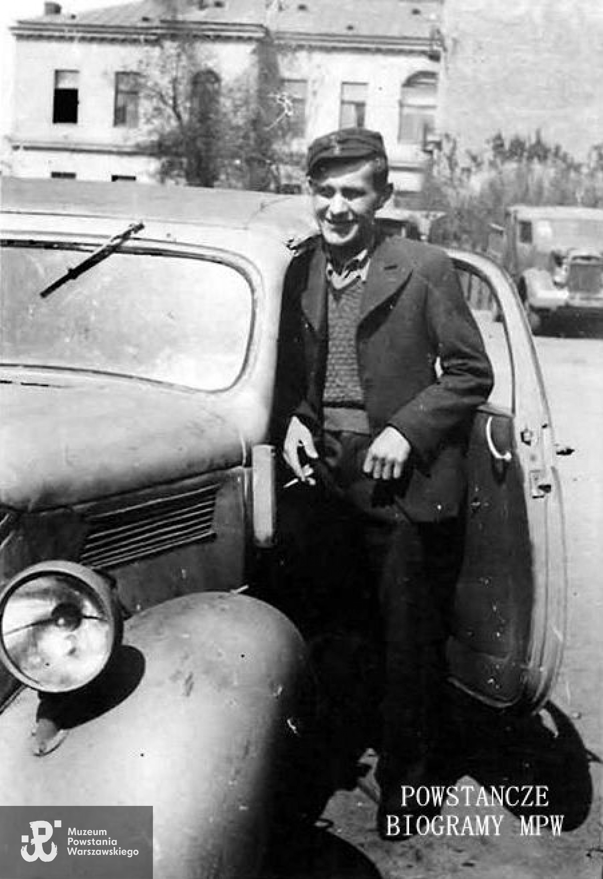 Benek "Cichy" na zdjęciu z czerwca 1944 roku. "Cichy" Benek. Na odwrocie dedykacja: "Miłej Basieńce na pamiątkę koleżeństwa". Fot. archiwum prywatne