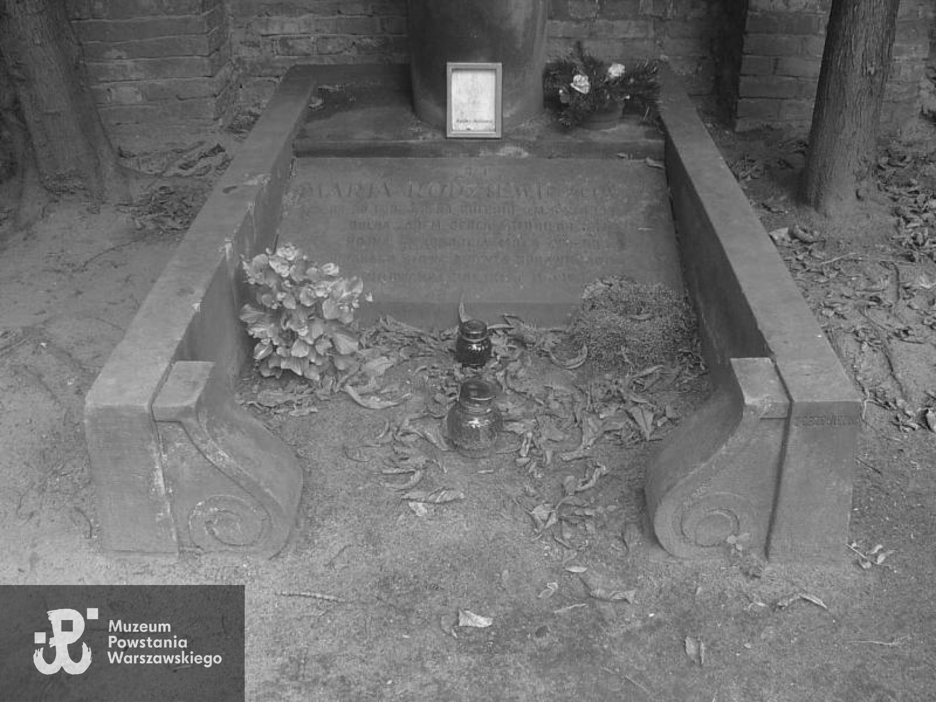 Fot. Warszawskie Zabytkowe Pomniki Nagrobne:  <i>cmentarze.um.warszawa.pl</i>