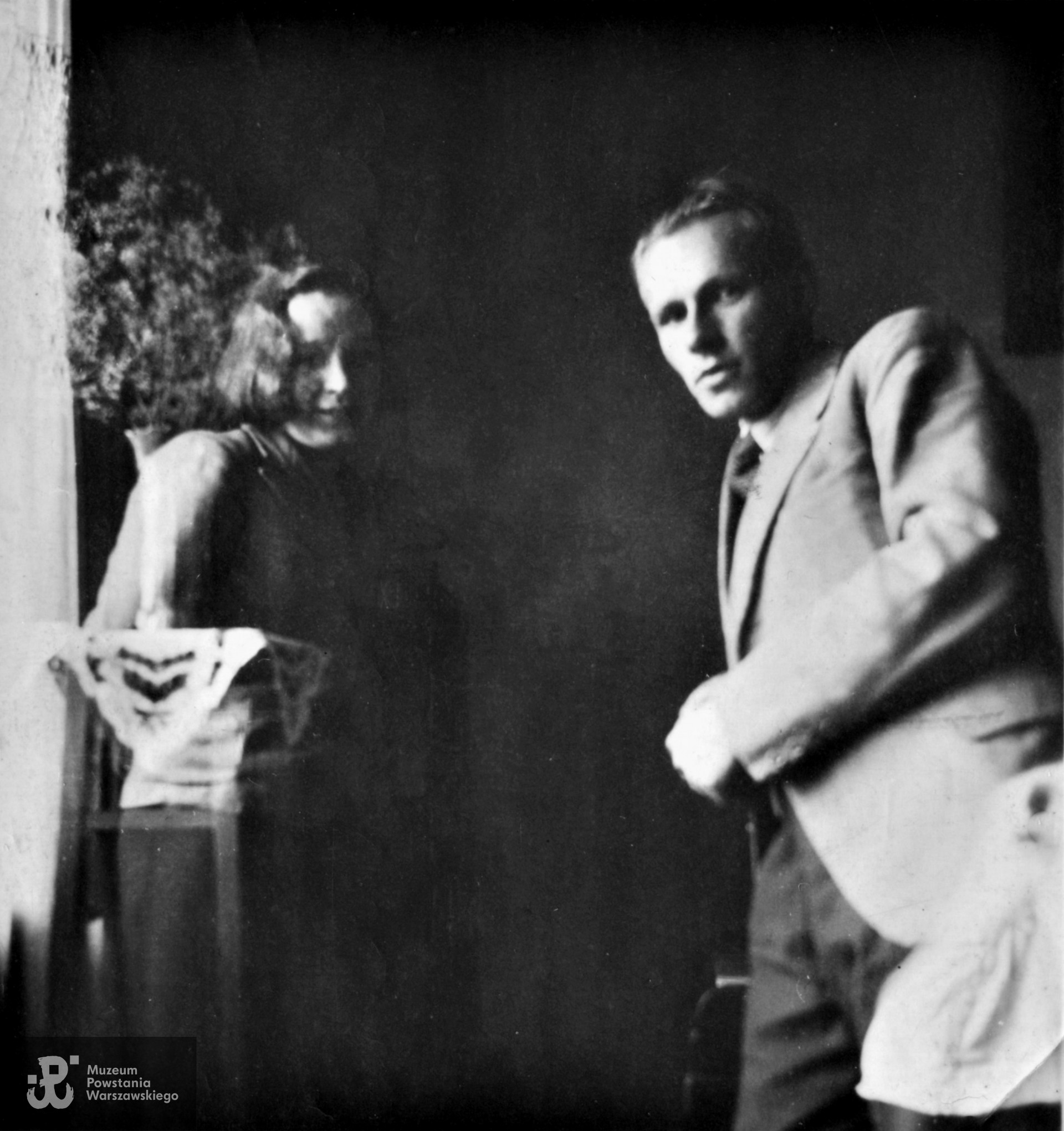 Grochów, 1943 rok. Ze Zbyszkiem, synem właścicielki domu, w którym mieszkała Maria Zapart. Fot. z archiwum rodzinnego p. Marii Elżbiety Dembek z d. Zapart, udostępnił syn, p. Roman Dembek