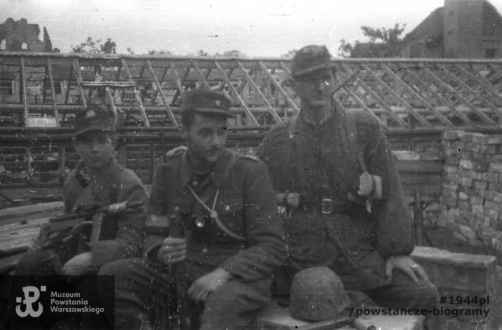 Autorem zdjęcia jest Jerzy Michalski, fot. ze zbiorów Muzeum Powstania Warszawskiego