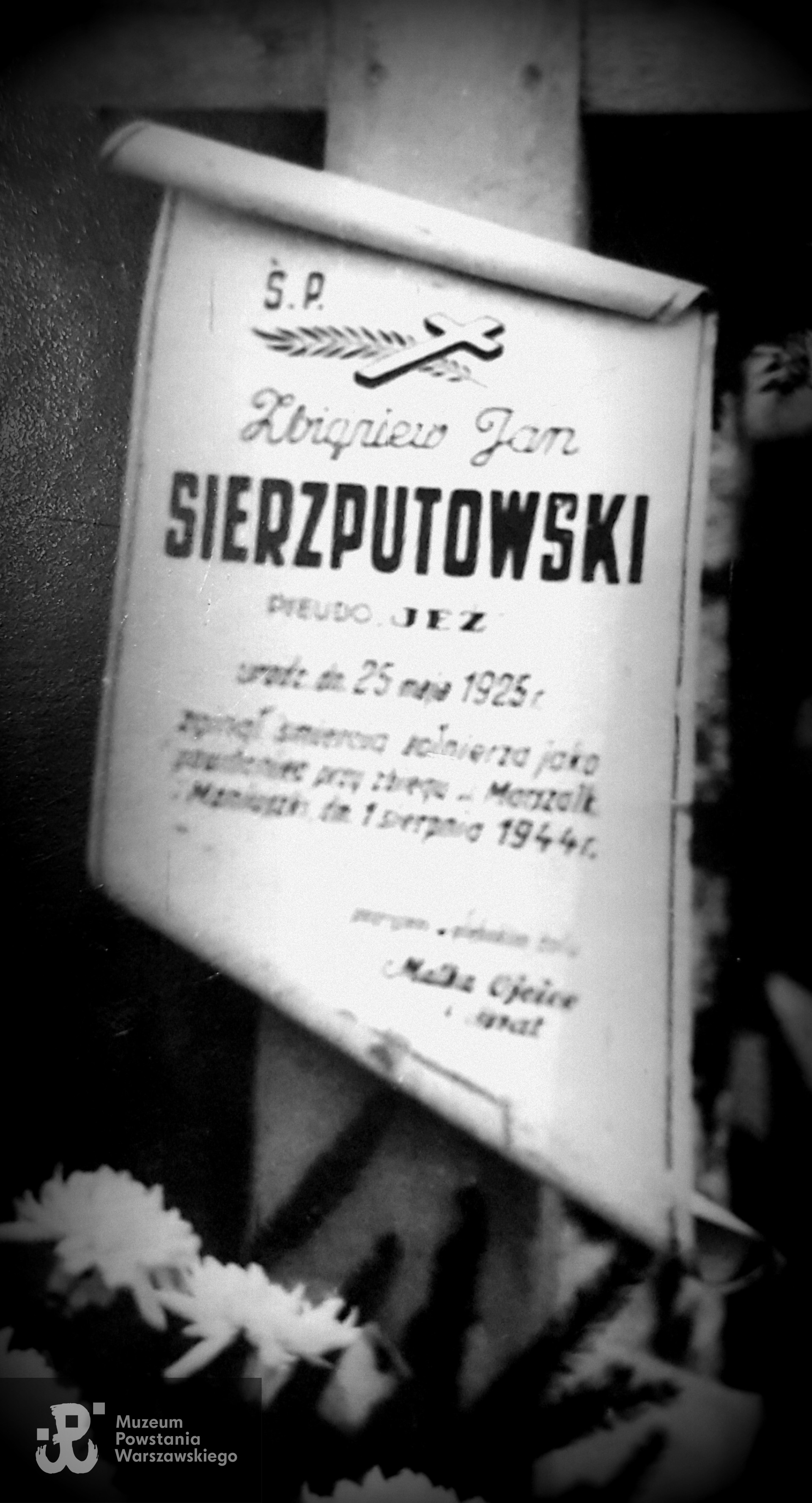 Powojenna tablica nagrobna. Fot. udostępnił Piotr Blak