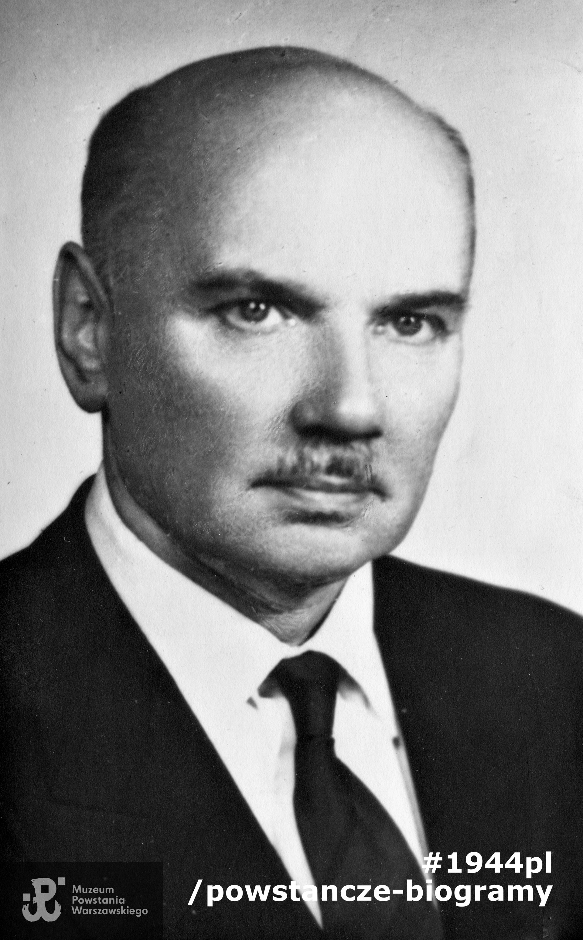 Jan Cyryl Mockałło. Lata 30-te XX w. Zdjęcie ze zbiorów rodzinnych, udostępnił  p. Witold Mockałło, bratanek. Skany wykonano w Muzeum Powstania Warszawskiego w marcu 2022 r. 