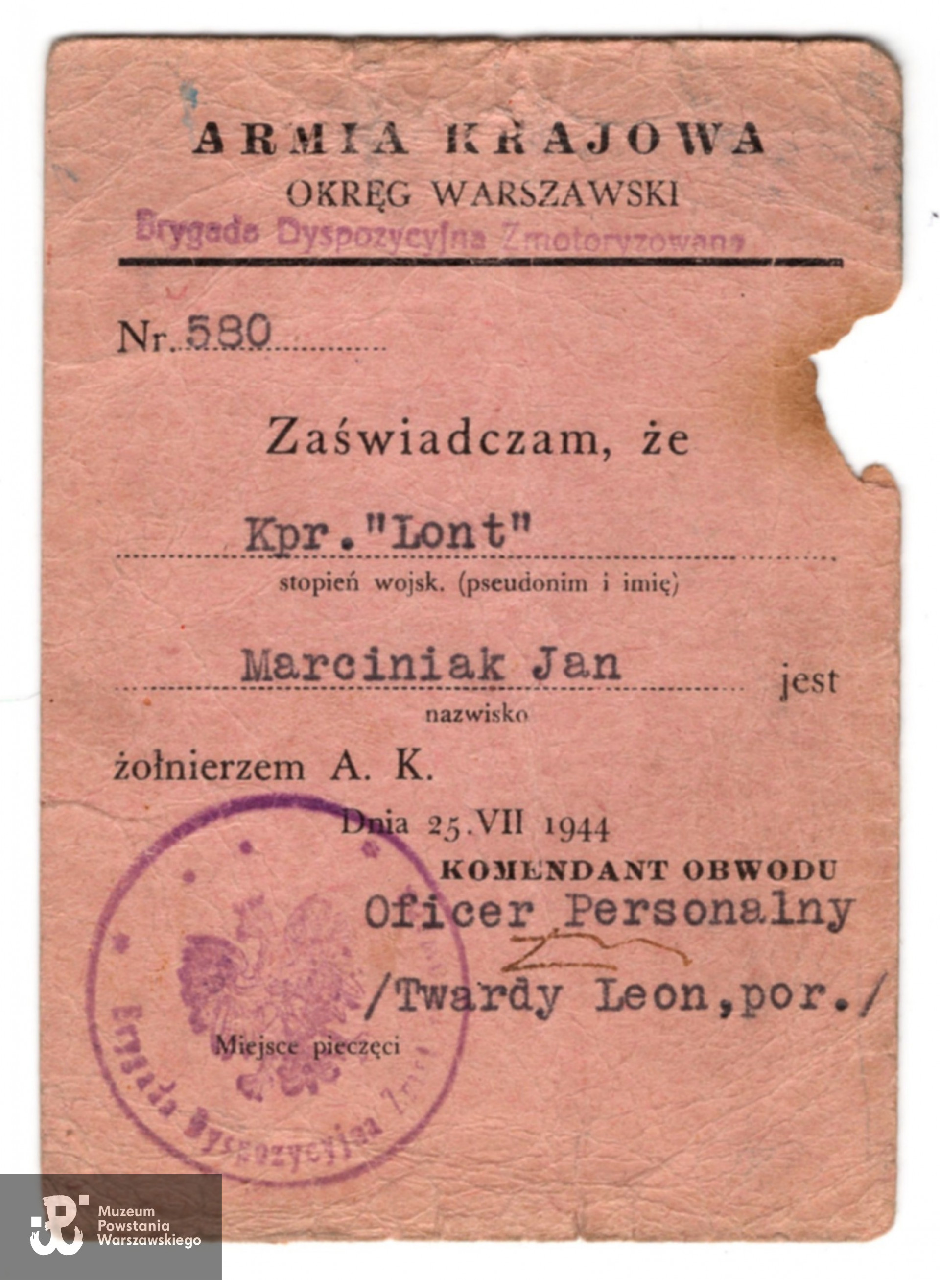 Legitymacja Armii Krajowej nr 580 wystawiona na nazwisko „Kpr. "Lont" Marciniak Jan, na dokumencie widoczny podpis: por. Twardy Leon, oficer personalny [Leonard Sergiusz Mokicz ps. Twardy, ur. 1906, zm. 1980].  Dokument ze zbiorów rodzinnych, udostępnił p.  Dariusz Skalski, wnuk Powstańca. Skany wykonano w Dziale Kombatanta MPW w styczniu 2024.