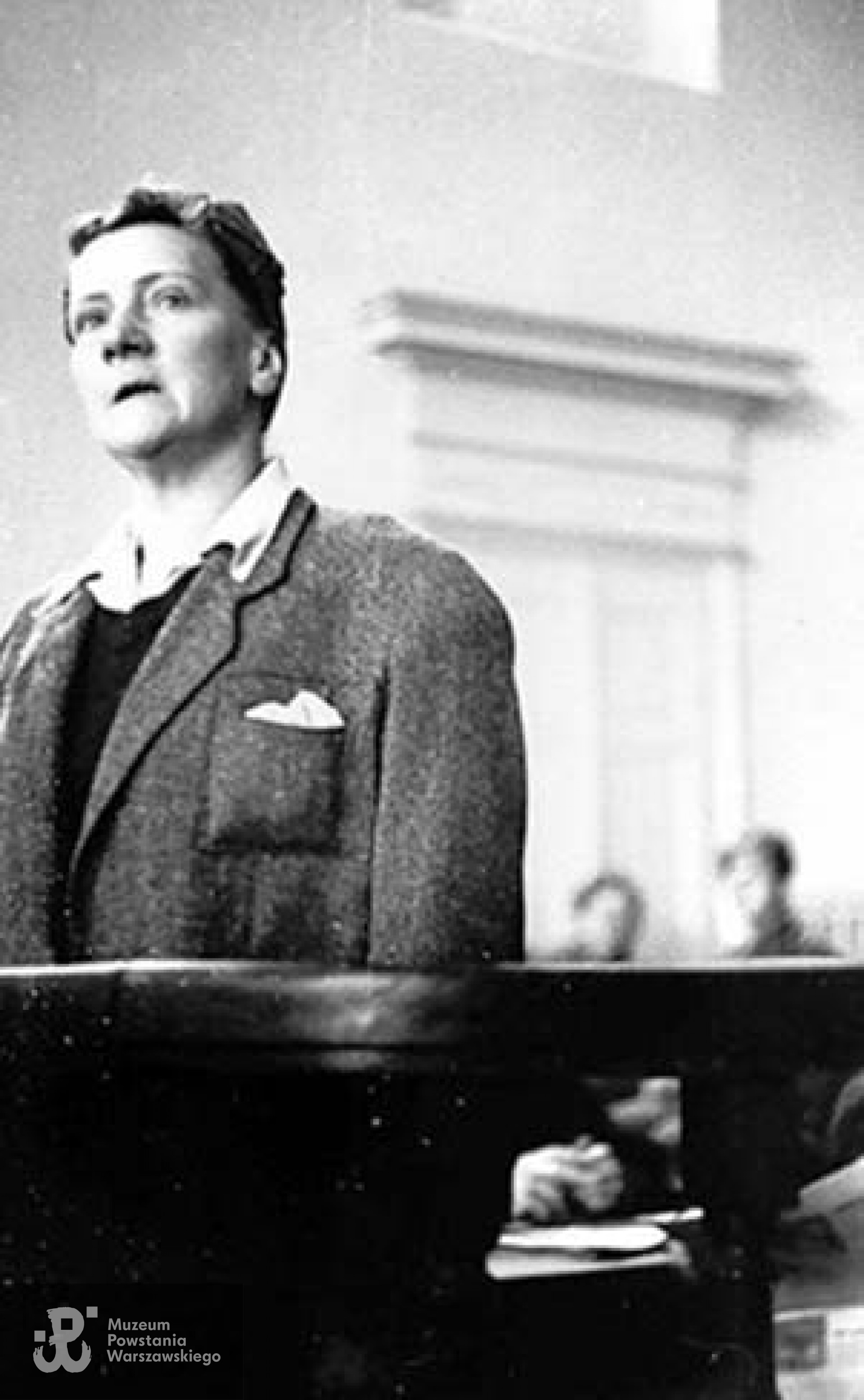 mjr Irena Tomalak zeznaje w trakcie procesu krakowskiego płk. Franciszka Niepokólczyckiego (proces od 11 sierpnia 1947)