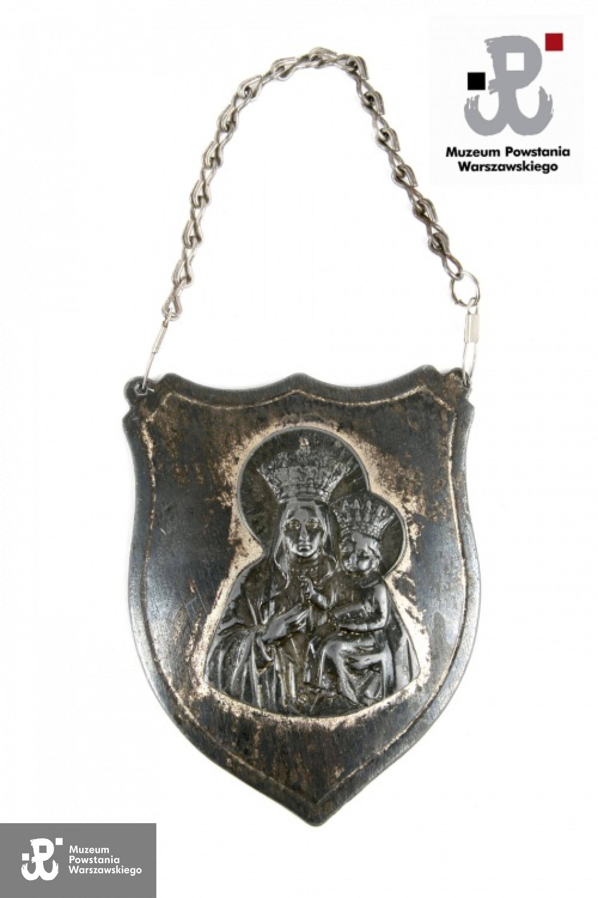 Ryngraf z Jasnej Góry podarowany w czasie okupacji Tadeuszowi Drabikowi przez znajomych.  Ryngraf został przyszyty przez matkę Tadeusza  pod jego marynarkę, tuż pod sercem. Miał go przy sobie przez cały okres Powstania Warszawskiego, następnie w obozie w Pruszkowie i szpitalu w Milanówku. Pamiątka w zbiorach MPW.