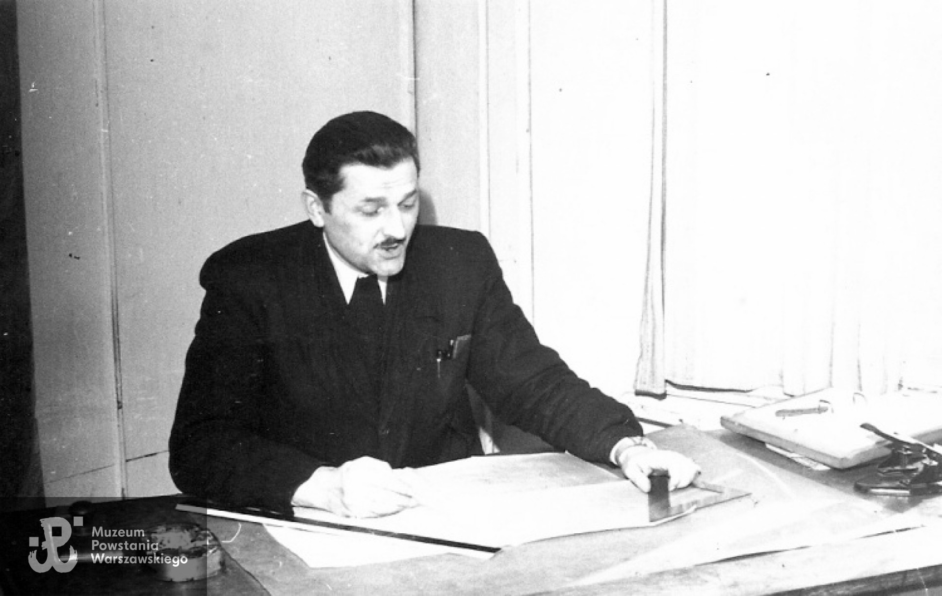 Lata 1955 - 1959 - kreślarz w firmie Fampa w Jeleniej Górze. Ze zbiorów rodzinnych Krzysztofa Żyłowskiego.