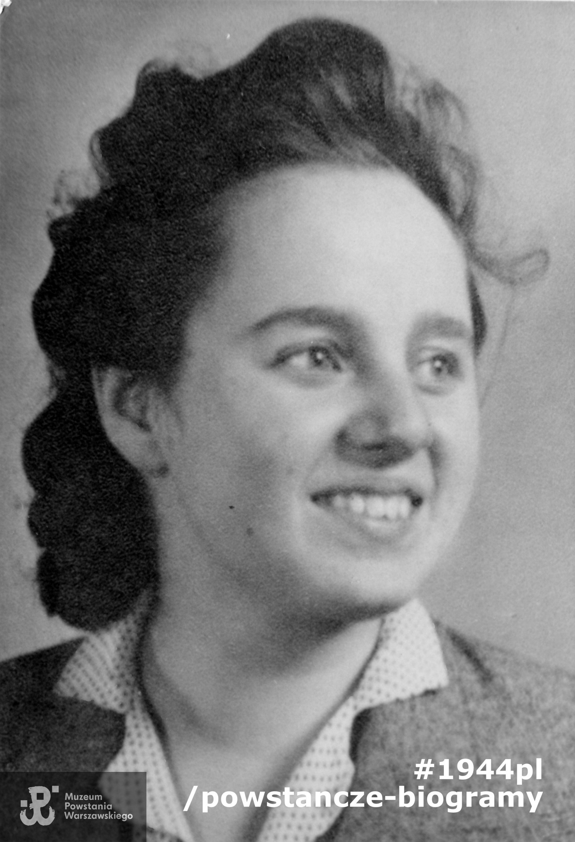 Janina Ryttel, po wojnie Woźnicka ps.  „Kitty” - fotografia portretowa z lat 1943/1944. Ze zbiorów rodzinnych - MPW Pokój Kombatanta