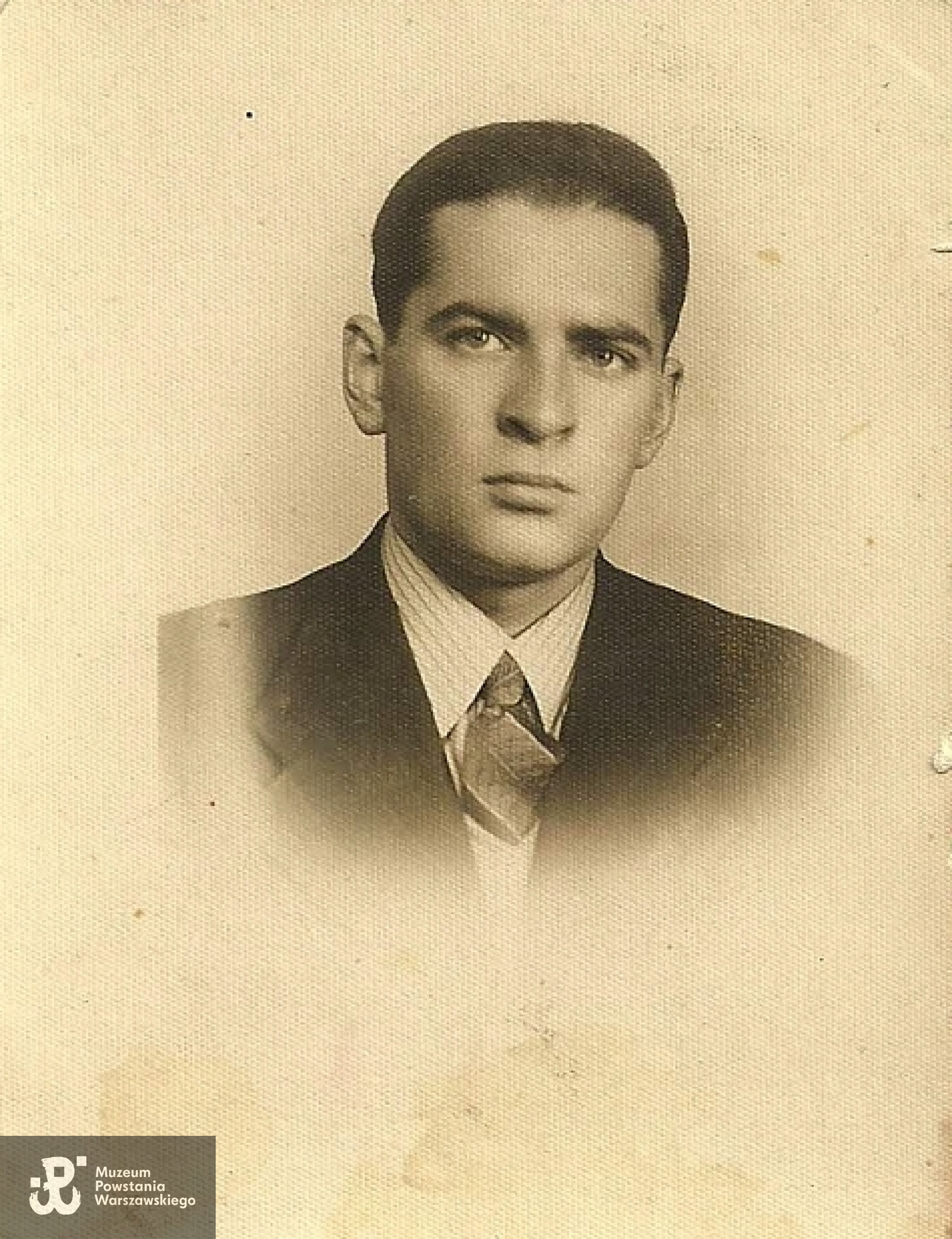 Zdjęcie wykonane w Warszawie 12 marca 1942r. dedykowane córkom. Skan udostępnił p. Piotr Myśliński