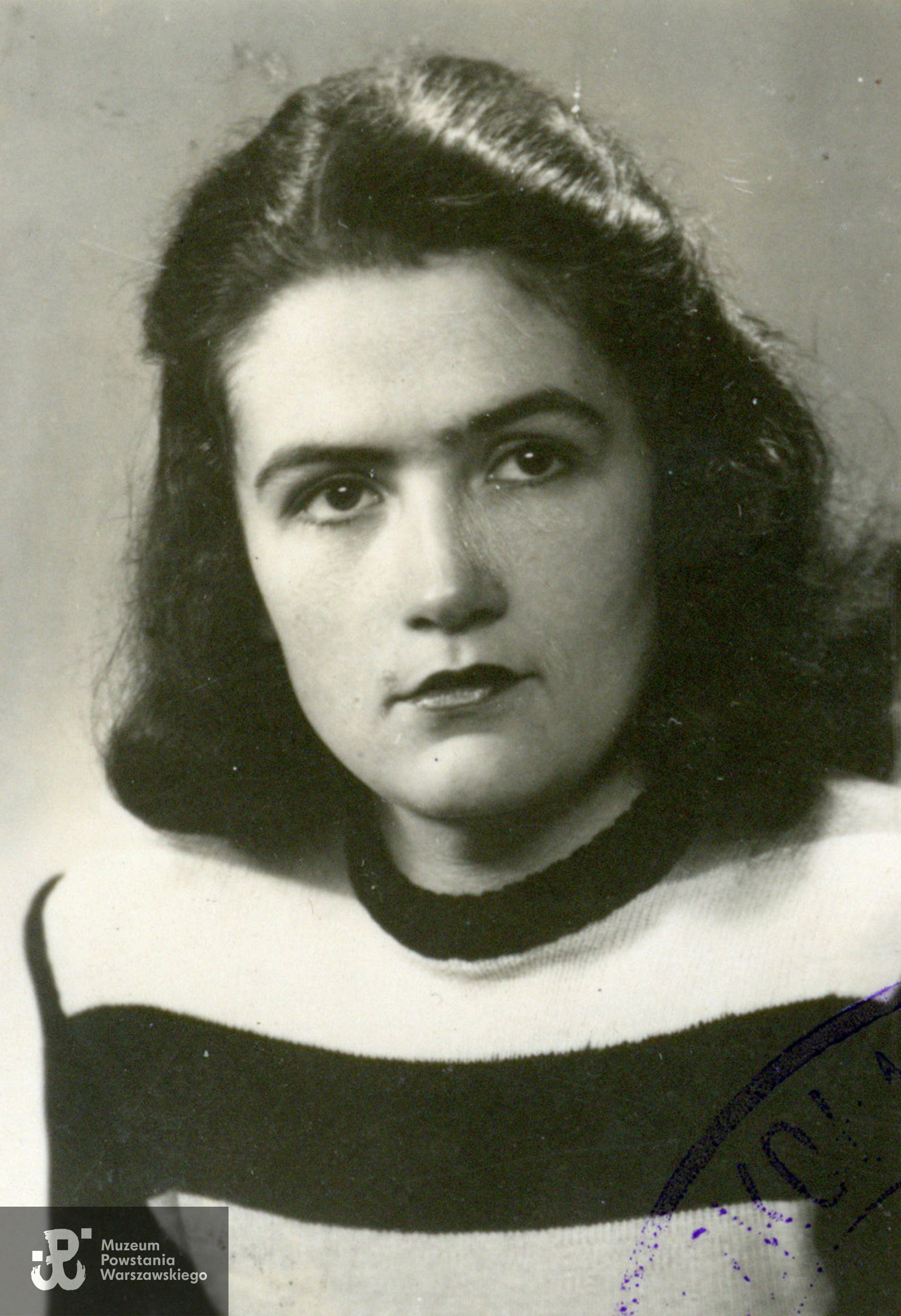 Ze zbiorów Pani Teresy Neuman, do wykonania kopii udostępnił p. Wojciech Fudala, wnuk Teresy Wandy Neuman z d. Rose. Skany wykonano w Muzeum Powstania Warszawskiego w maju 2023 r.