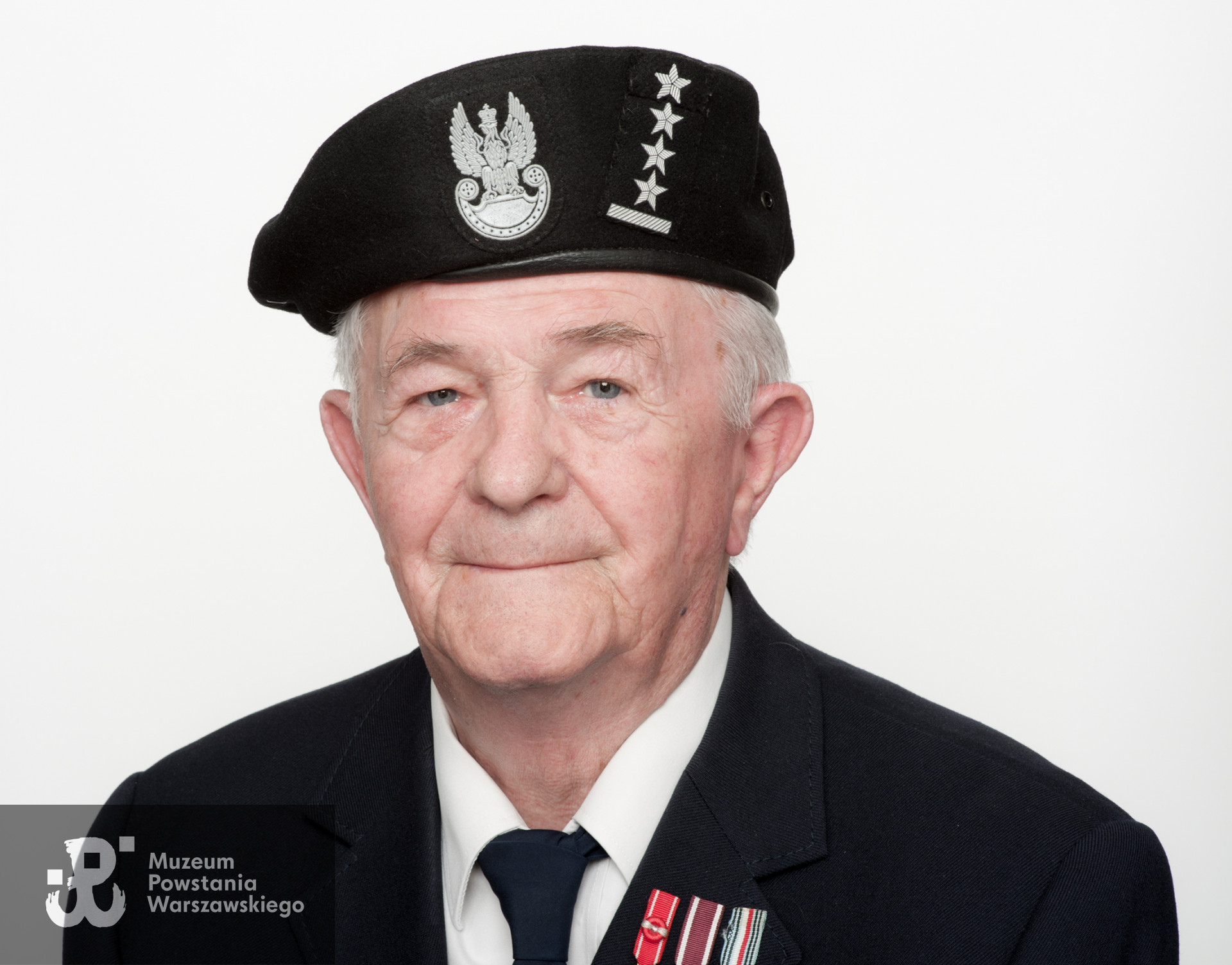 Edmund Kuklewski „Chudy”, „Prawdzic” (1929-2023).  Zdjęcie z serii portretów Powstańców Warszawskich wykonanych w ramach projektu "1944/70/2014" realizowanego przez grupę WWPHOTO dla uczczenia 70. rocznicy wybuchu Powstania Warszawskiego. Muzeum Powstania Warszawskiego, 22.07-04.08 2013.