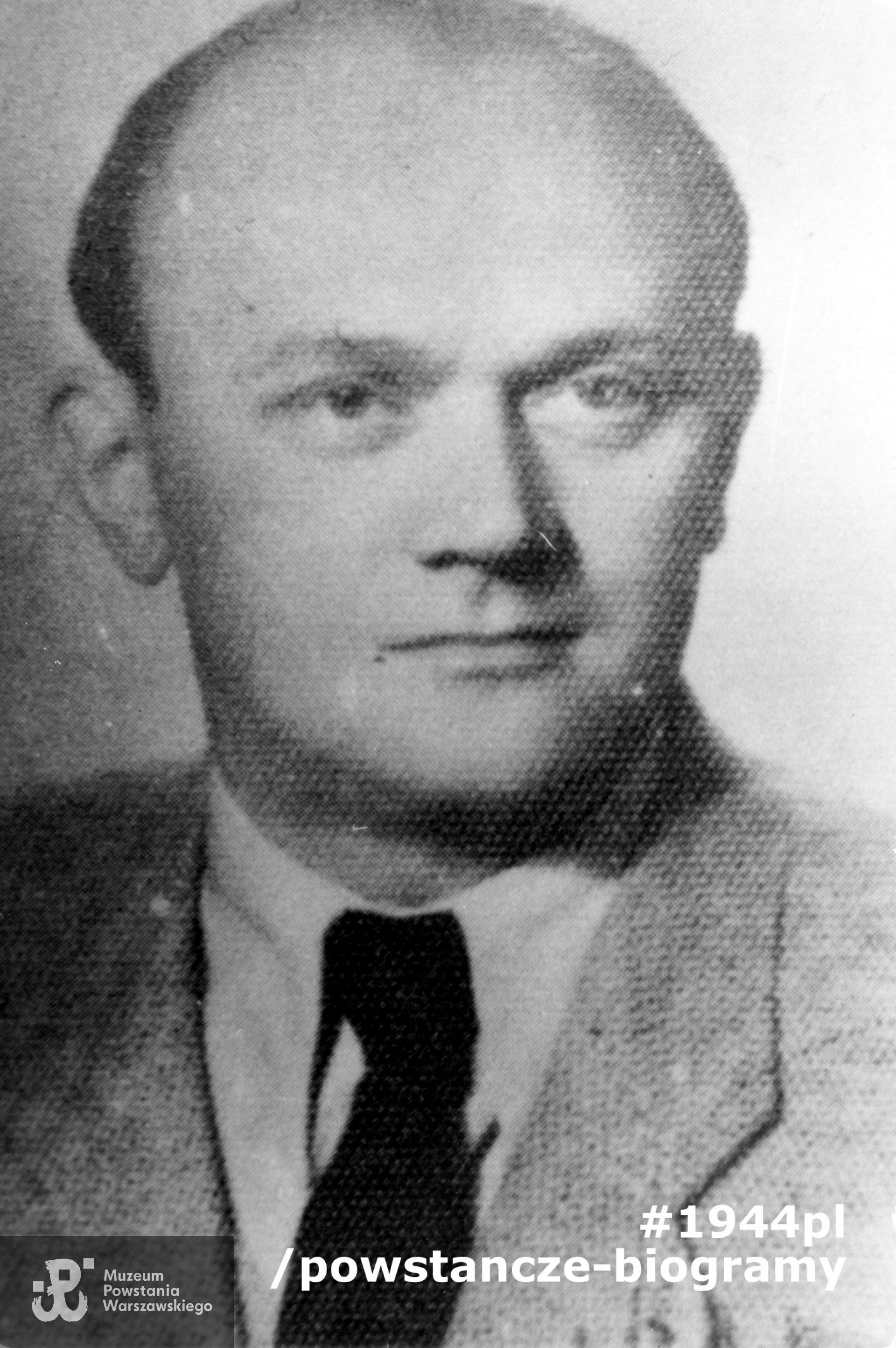 Ppor. Józef Krzeski "Słuchawka" (1916-2013). Fotografia portretowa ze zbiorów Muzeum Powstania Warszawskiego, sygn. MPW-IK/1048