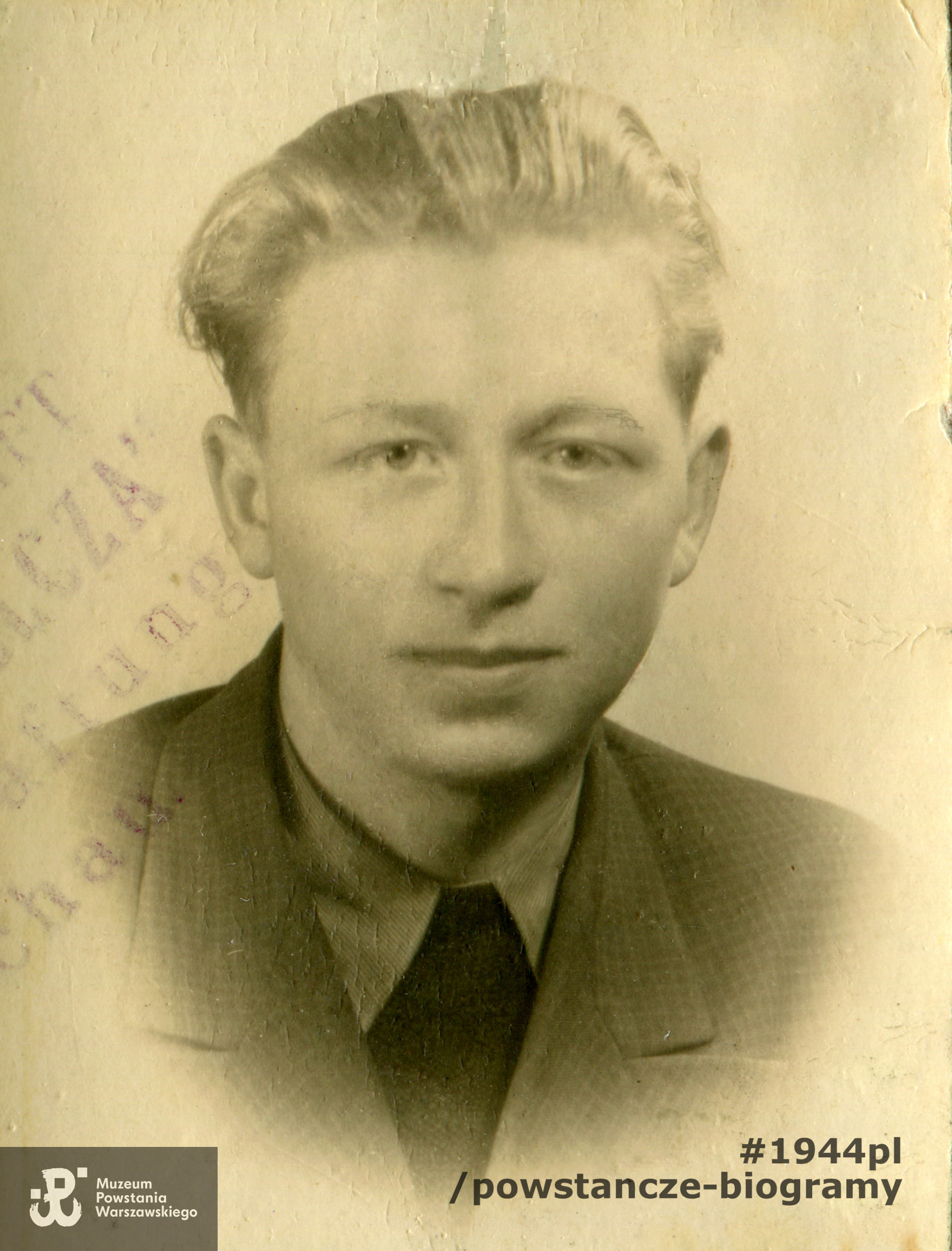 Janusz Rongenc (1926-1944). Fot. ze zbiorów rodzinnych p. Anny Pielińskiej.  Skany wykonano w Muzeum Powstania Warszawskiego, 2022 r. Zasób Pokoju Kombatanta MPW