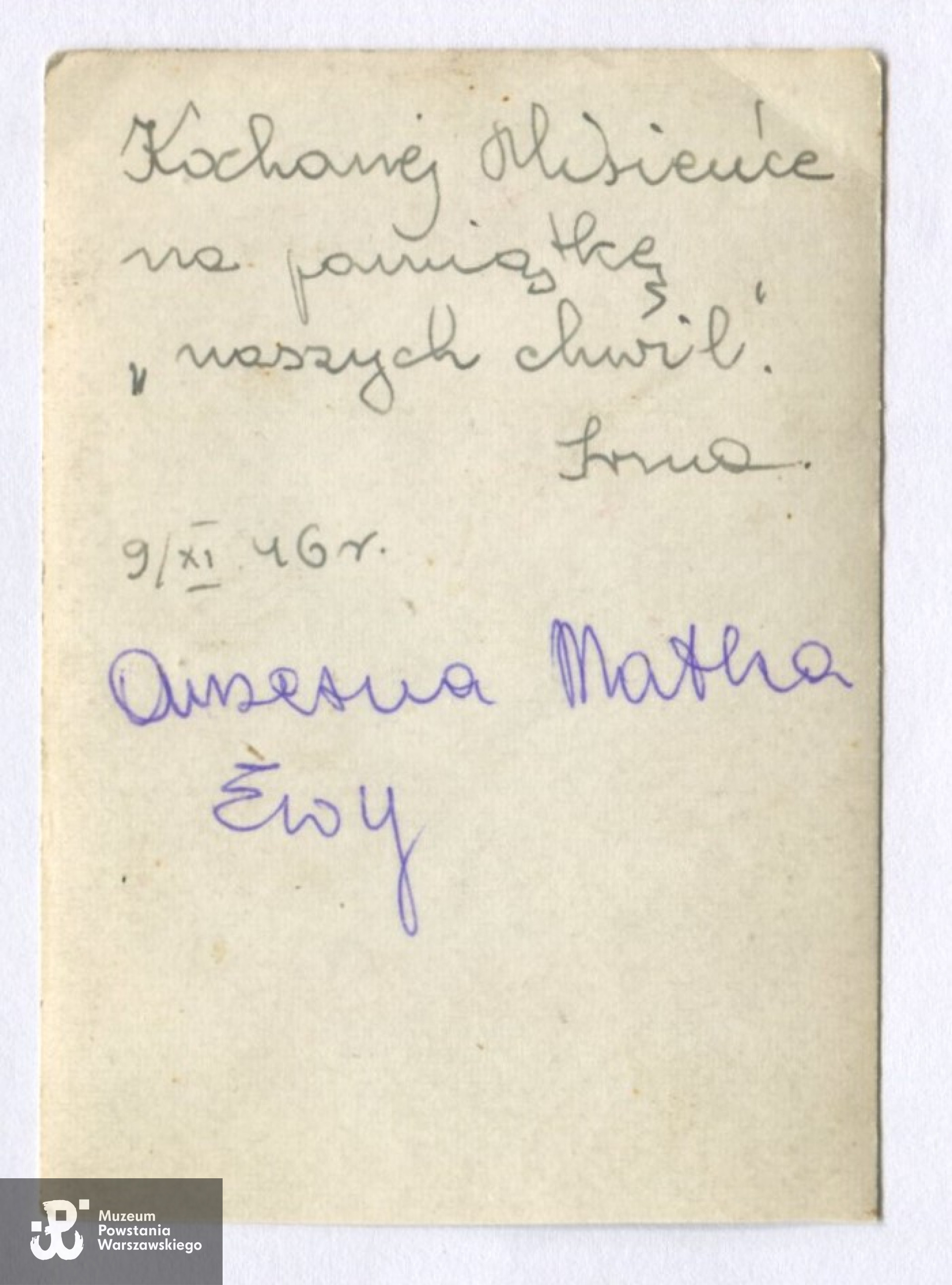 Rewers fotografii ofiarowanej Marii Dembek z d. Zapart przez Irenę Fajge ps. Irma. Na dole dopisek  p. Marii: "chrzestna matka Ewy". Fot. z archiwum rodzinnego p. Marii Elżbiety Dembek z d. Zapart, udostępnił syn, p. Roman Dembek