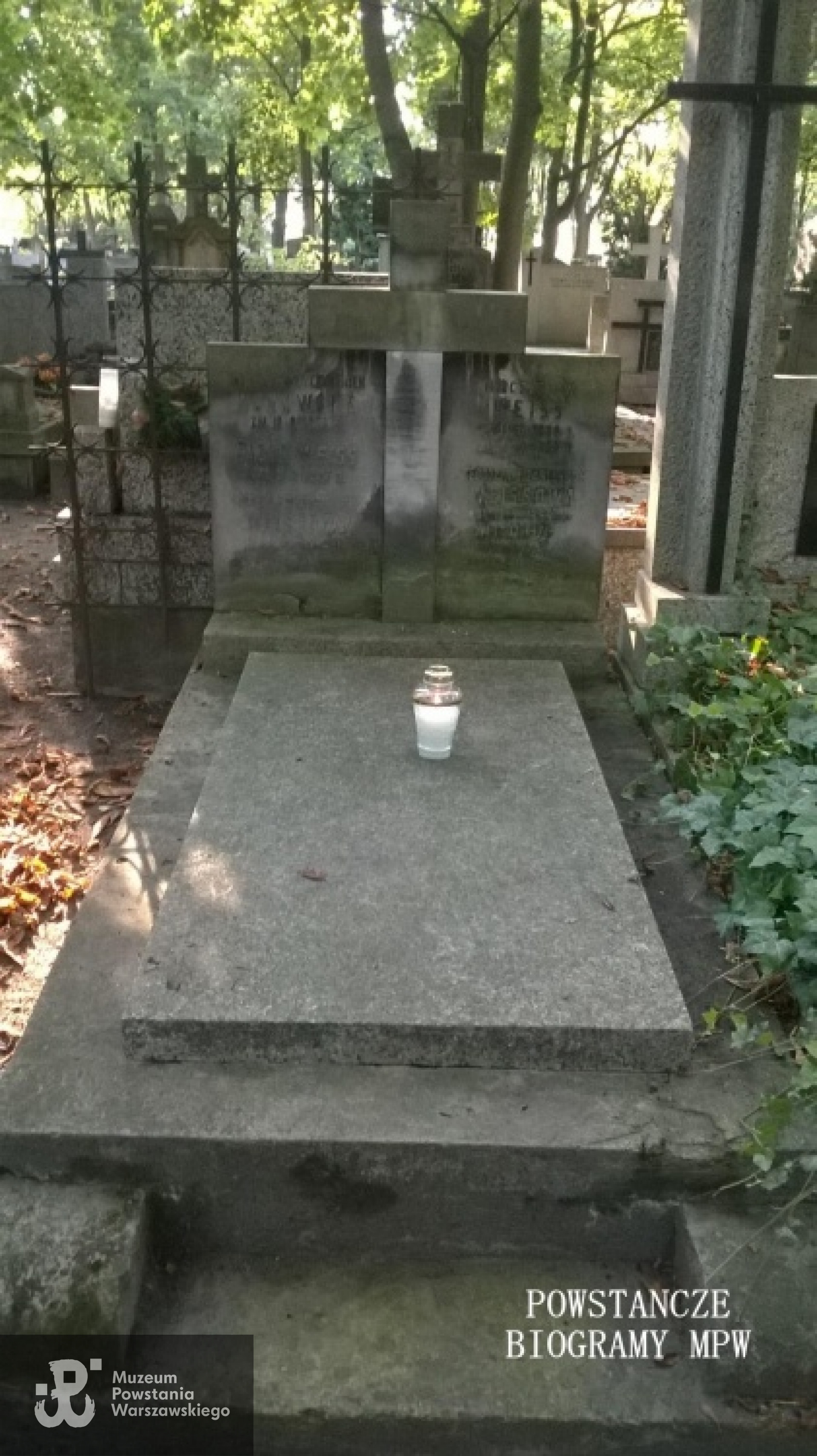 Grób Rodziny Weissów na Powązkach. Fot. z archiwum rodzinnego Jana Zucha.