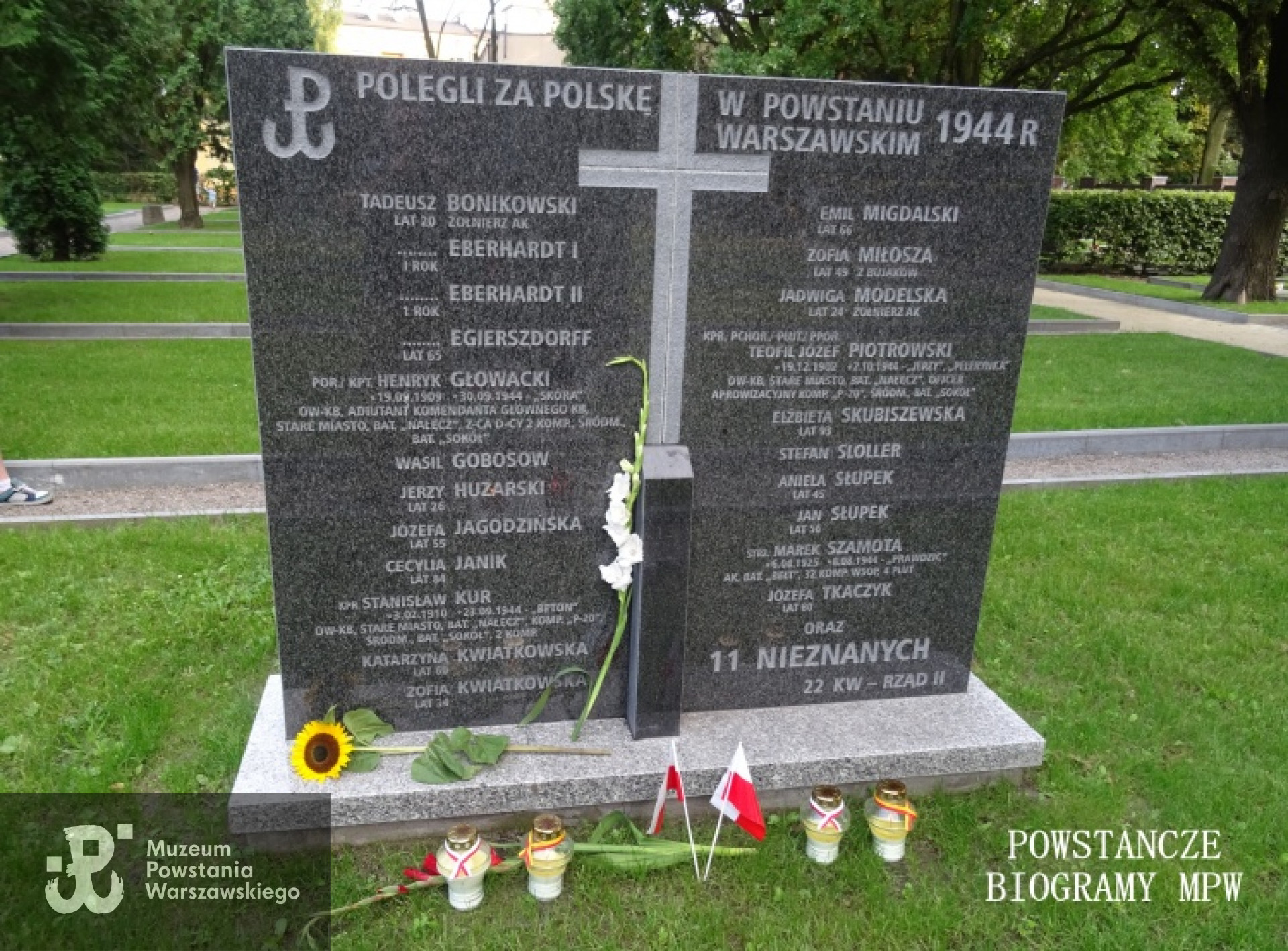 Cmentarz Powstańców Warszawy na Woli kw. 22, rząd 2. Fot. Jacek Sztejerwald.