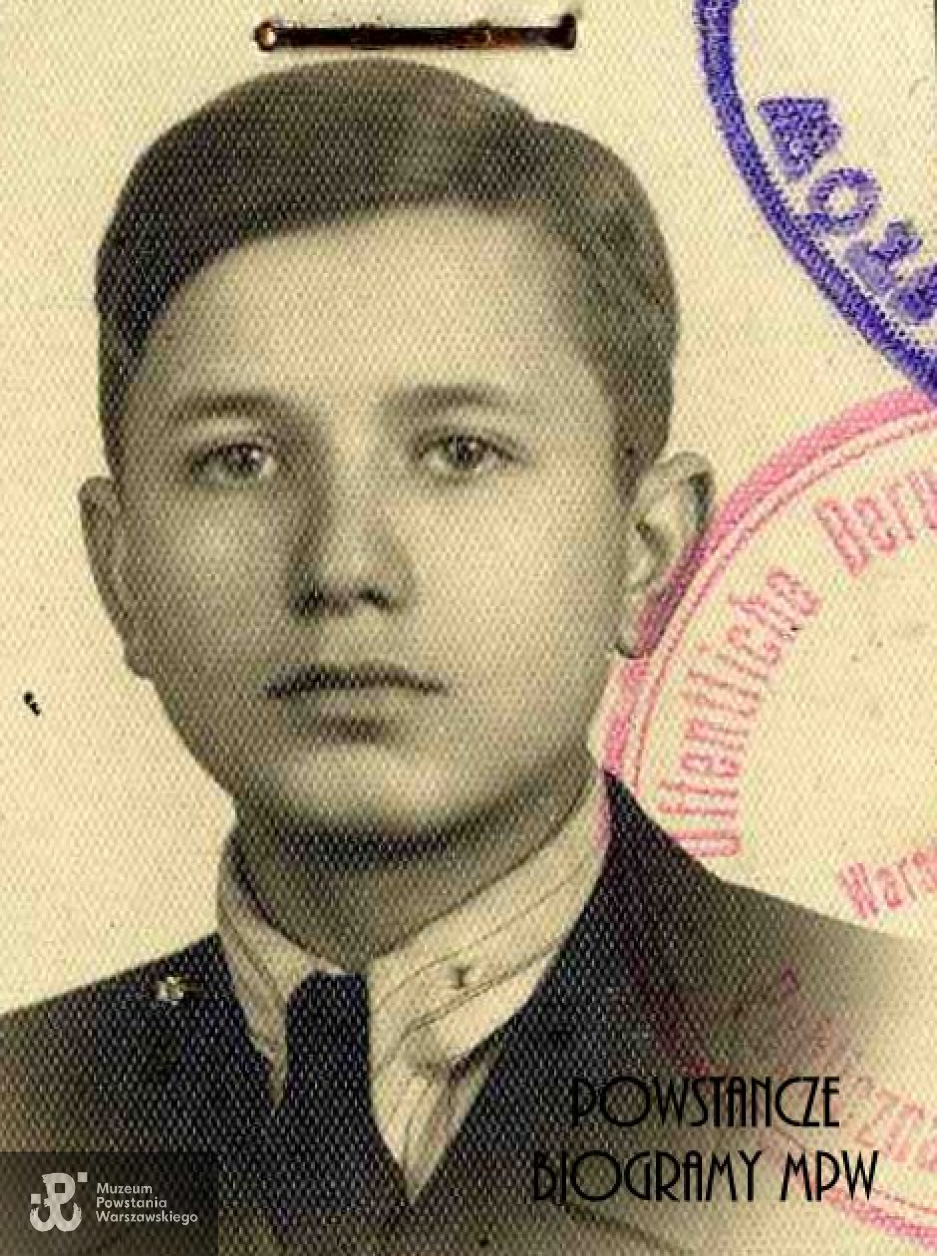 Tadeusz Piotr Blejarski ps. "Dąb" (1926-2014). Fot. legitymacyjne ze zbiorów Muzeum Powstania Warszawskiego, P/5797