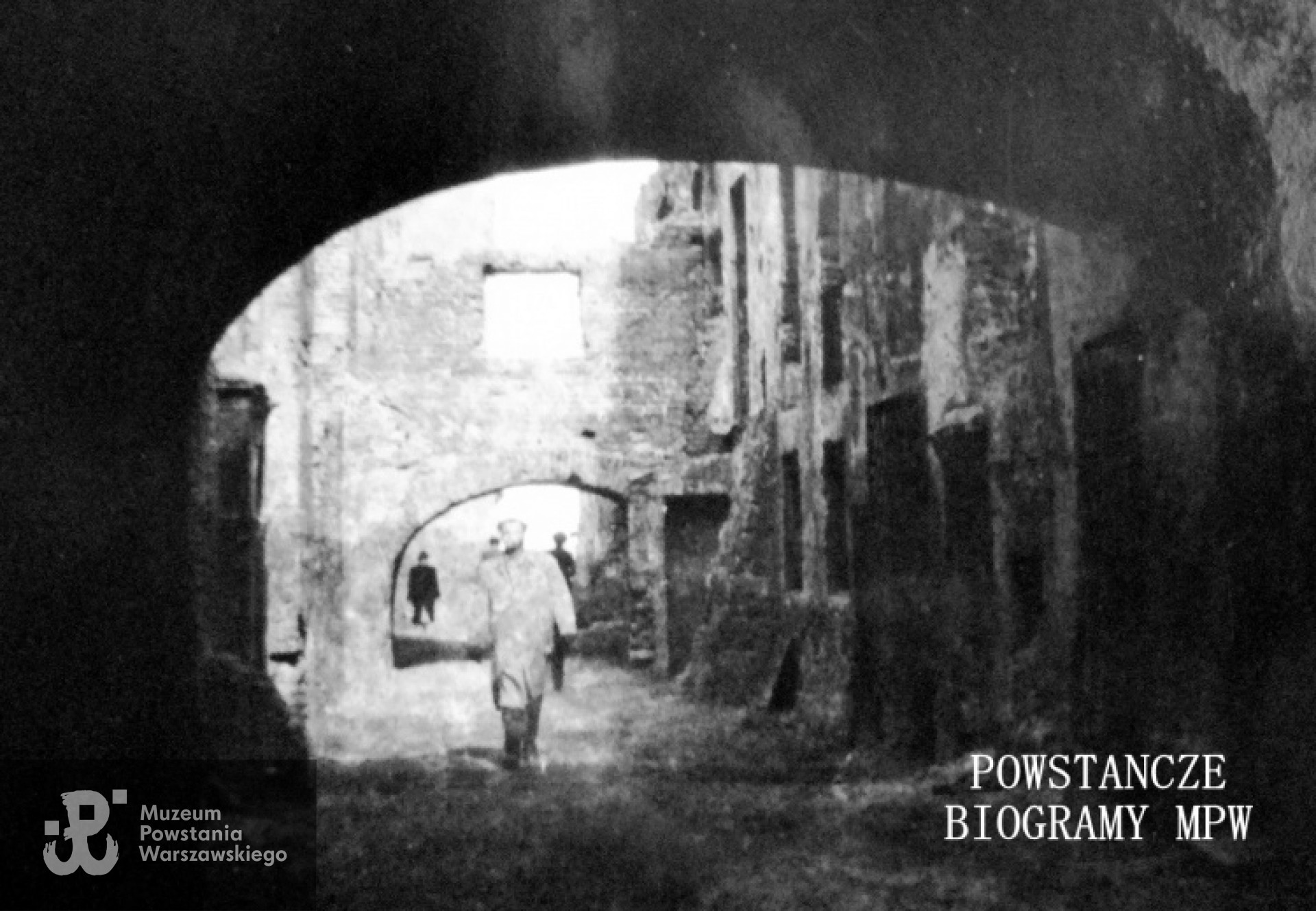 Fotografia z Powstania Warszawskiego.  Z archiwum rodzinnego, udostępniła p. Ewa Płońska - Hyjek