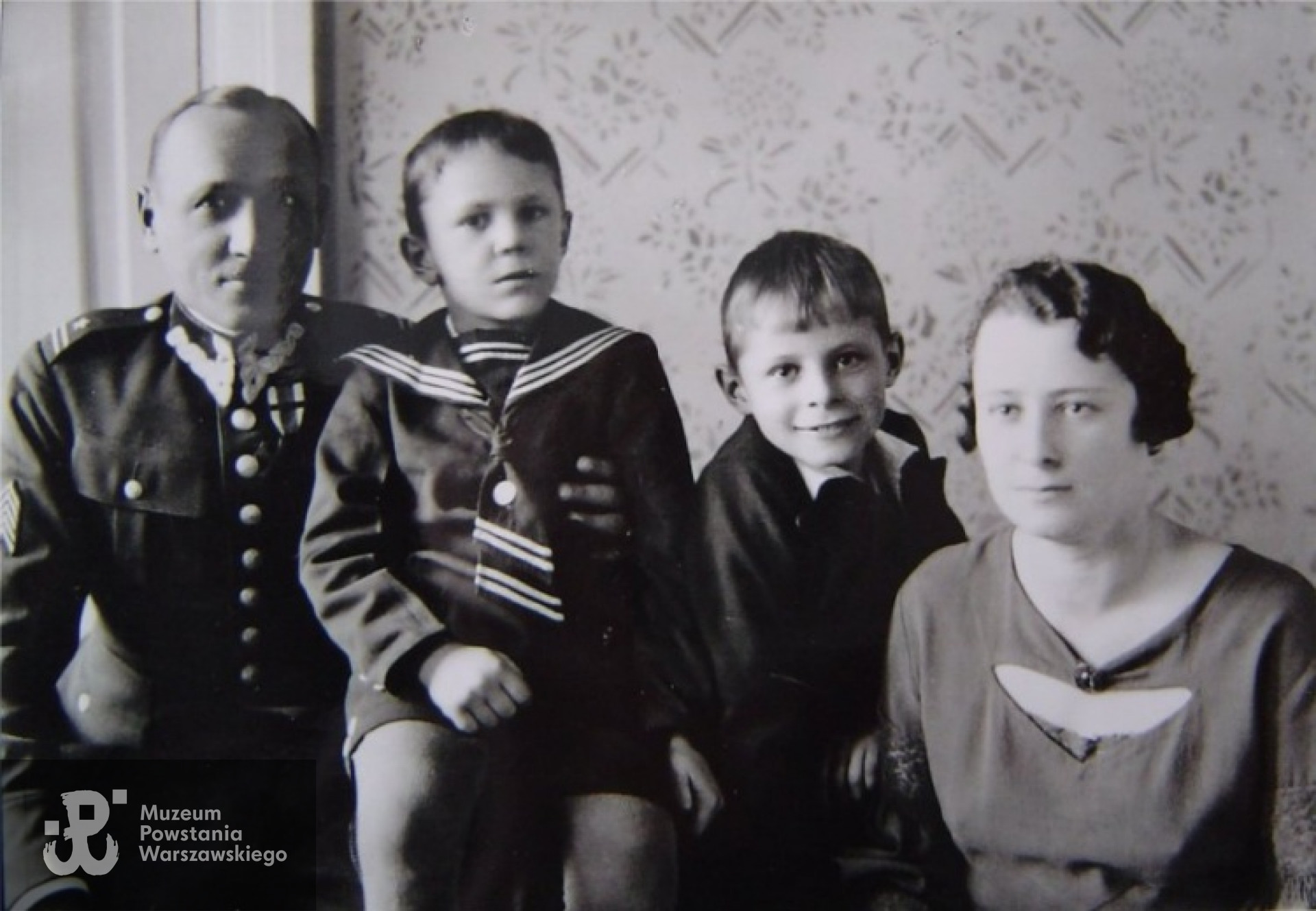 Michał i Jadwiga Danysz z synami. Archiwum rodzinne Andrzeja Danysza.